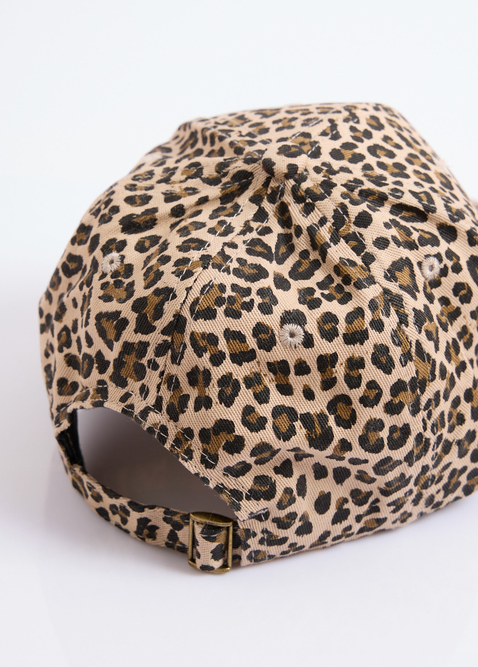 Gorra_novedosa_con_bordado_de_corazón_Leopardo_DE1_slim