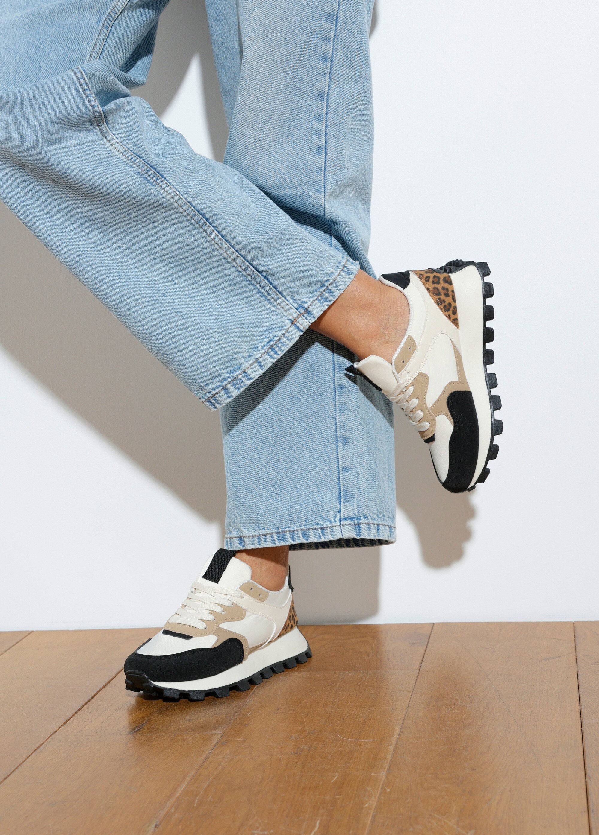 Zapatillas_multimaterial_con_suela_dentada_Leopardo_SF1_slim