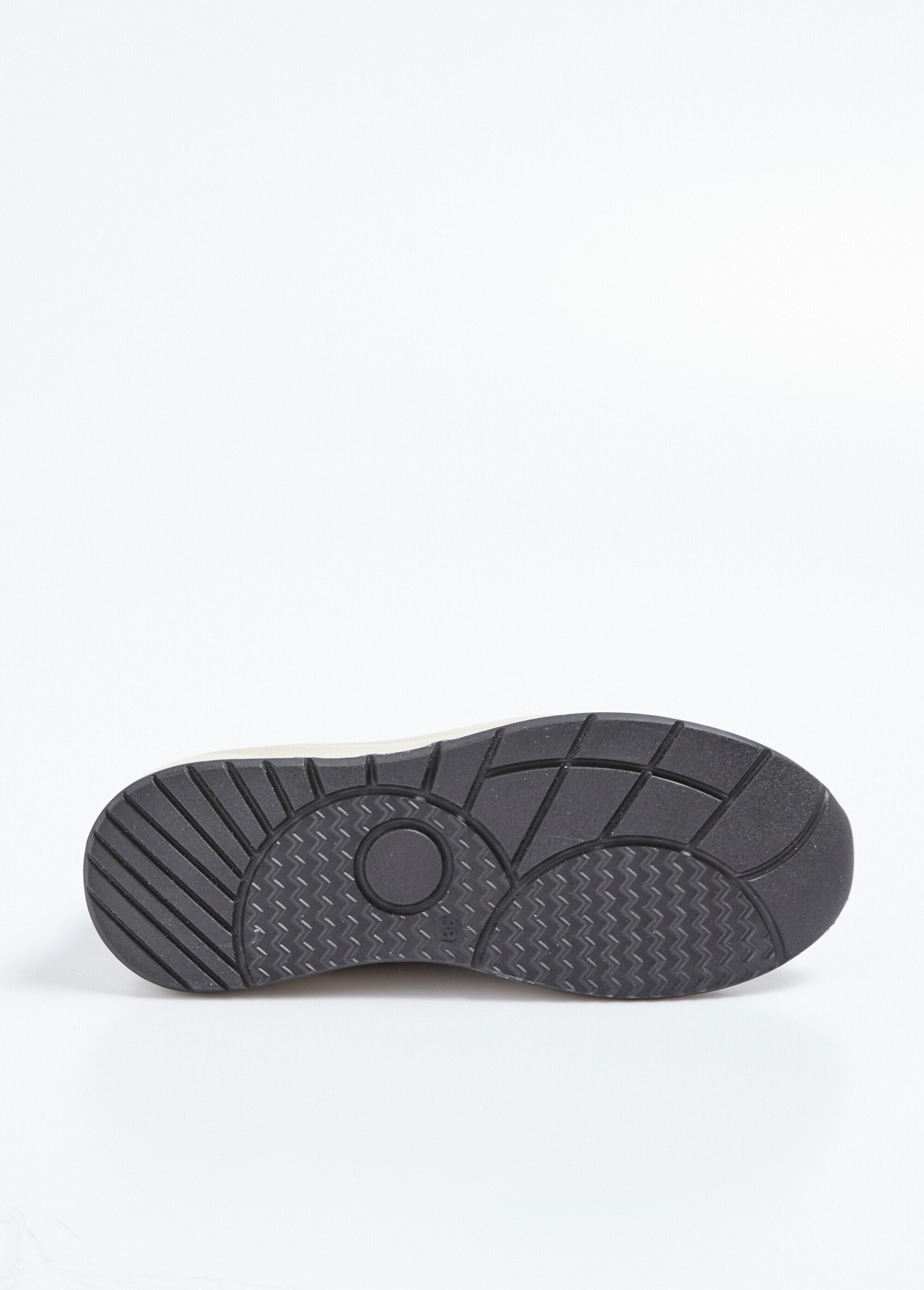 Zapatillas_deportivas_de_piel_multimaterial_Castaño_UN1_slim