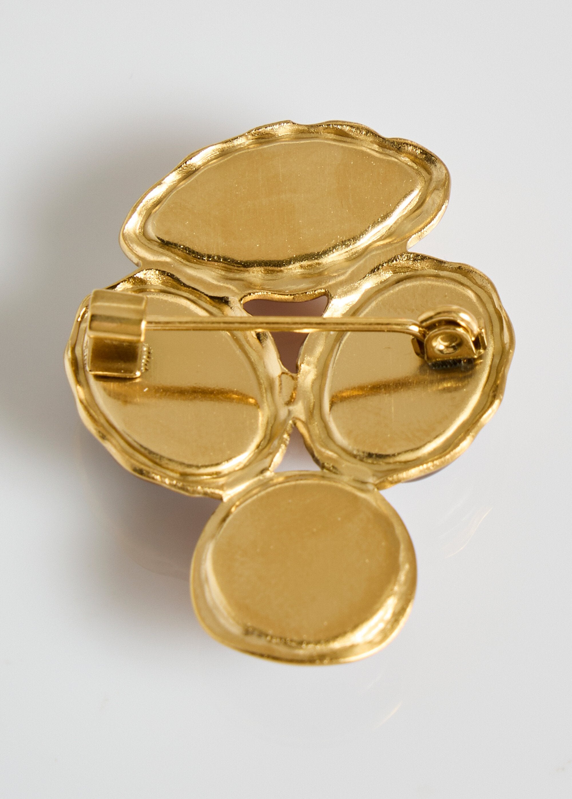 Broche_de_acero_inoxidable_con_cabujones_de_resina._Castaño_DO1_slim