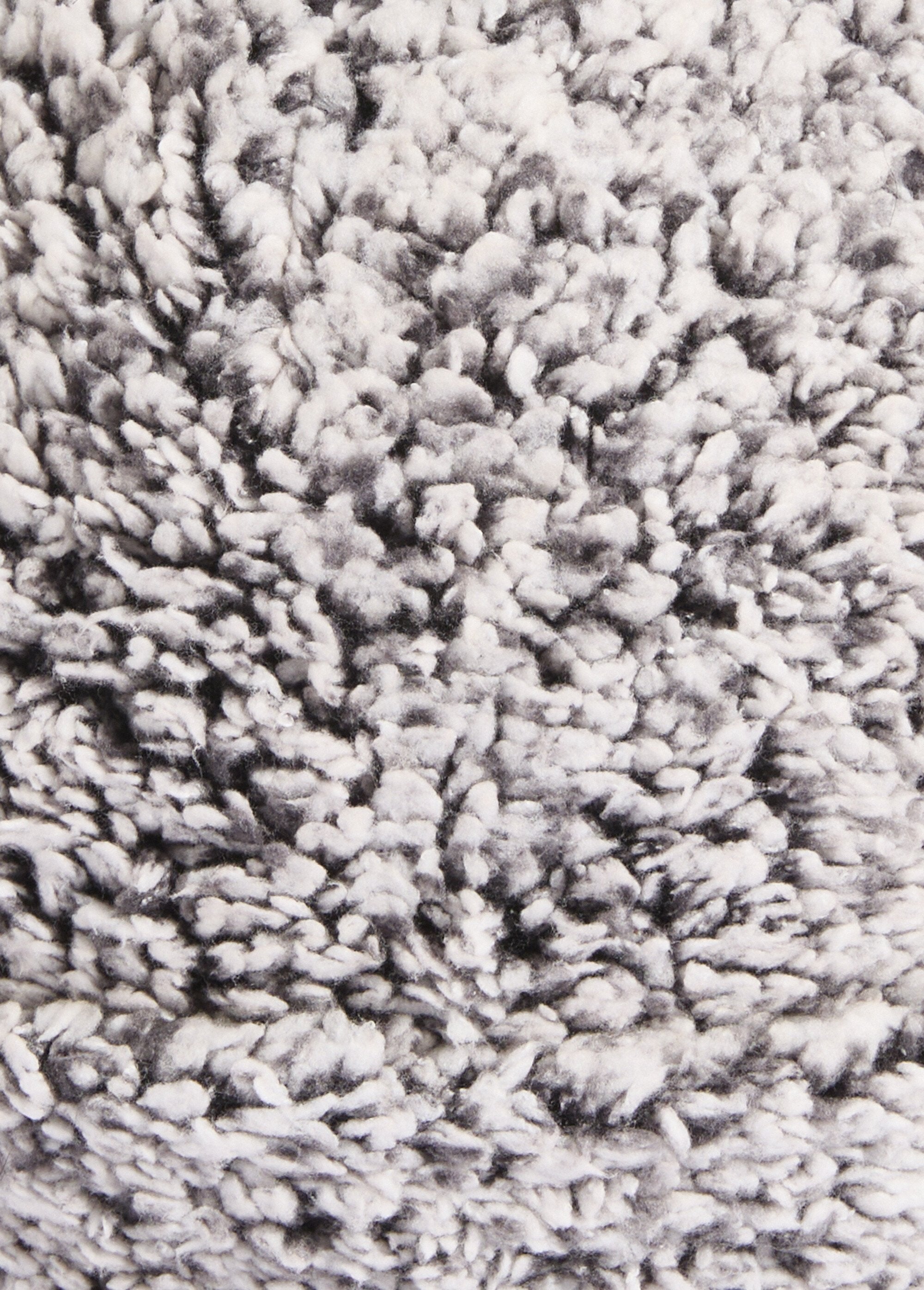 Gorro_de_polar_estilo_sherpa_con_pompón_Gris_oscuro_DE1_slim