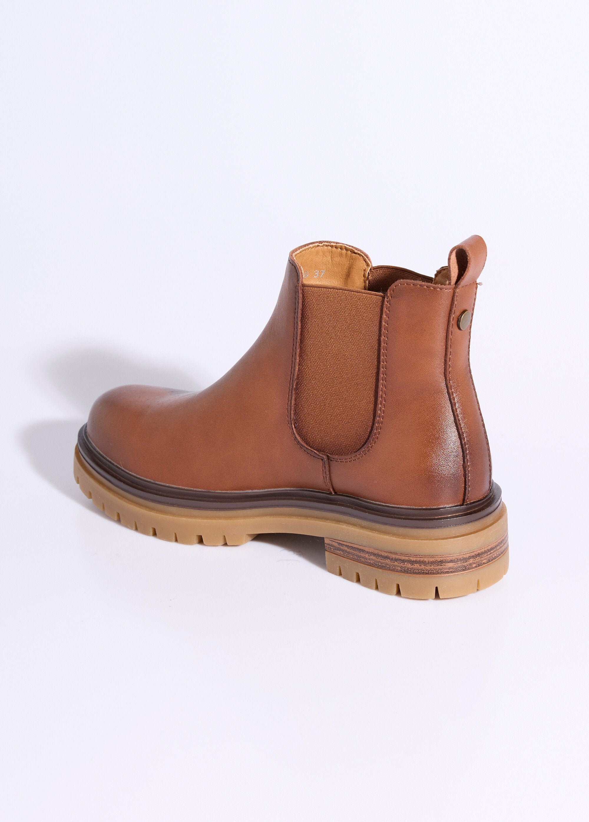Botas_Chelsea_de_piel_con_suela_gruesa_camello_DO1_slim