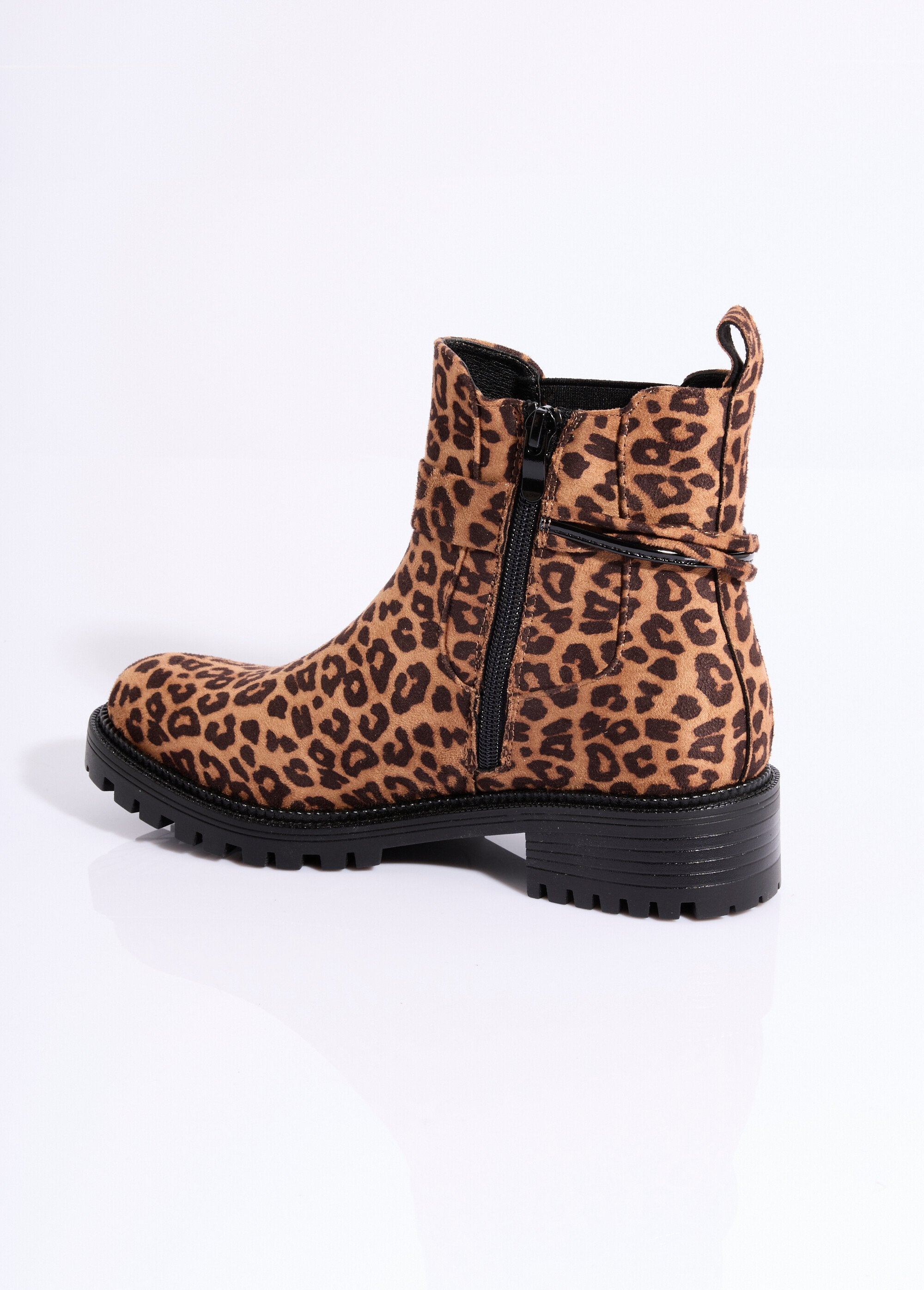 Botas_planas_de_ante_con_estampado_de_leopardo_Leopardo_DO1_slim