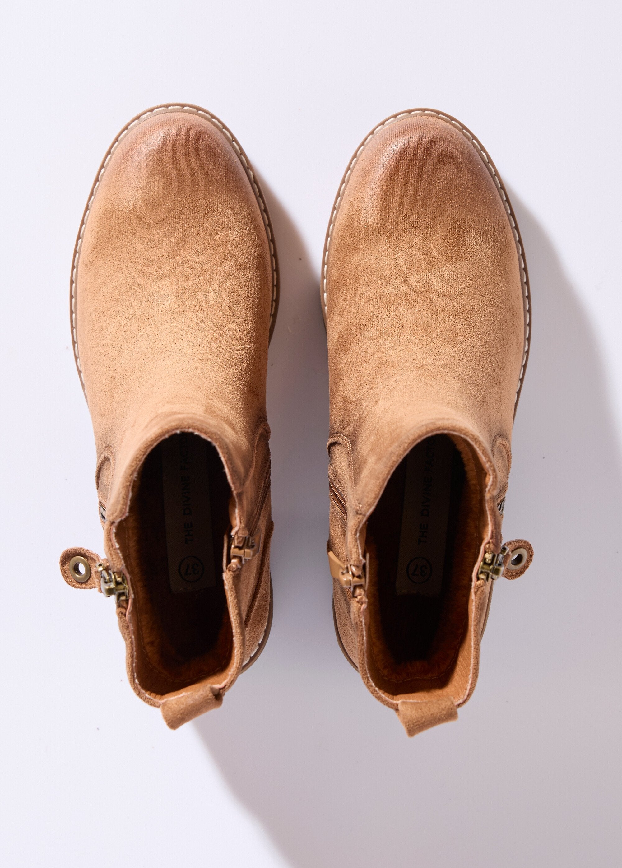 Botas_de_tacón_con_cremallera_y_puntera_con_efecto_usado_camello_OV1_slim