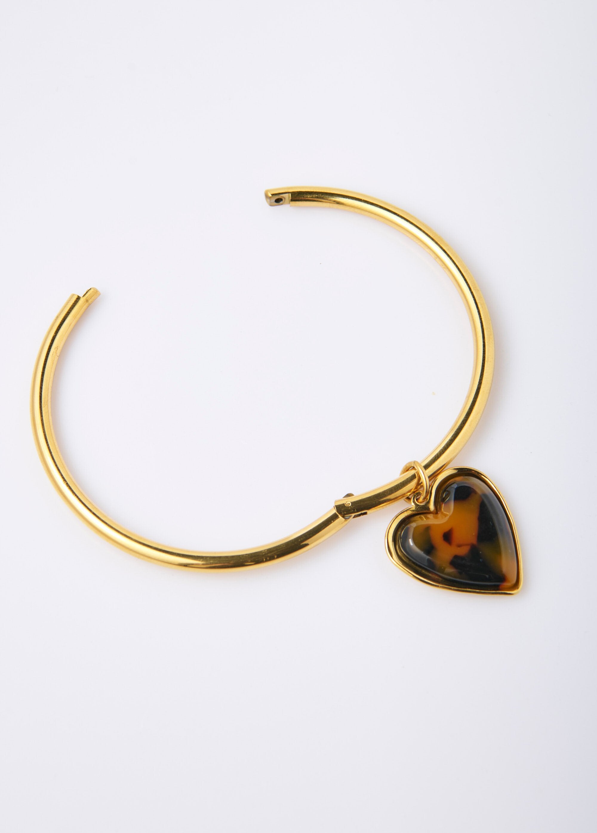 Pulsera_de_acero_inoxidable_con_colgante_de_corazón._Dorado_DE1_slim