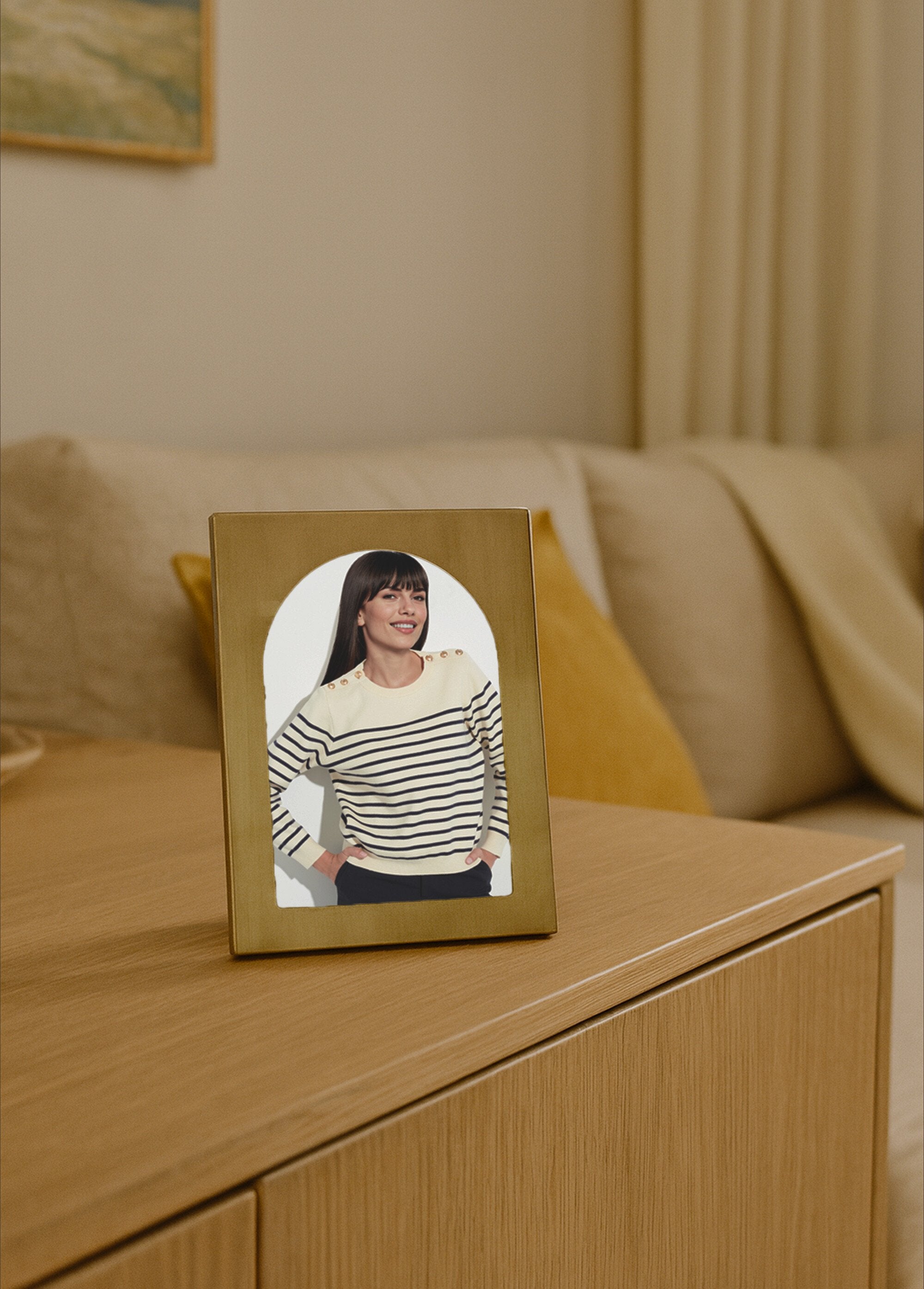 Marco_de_fotos_de_metal_cepillado,_forma_de_arco._Dorado_SF1_slim