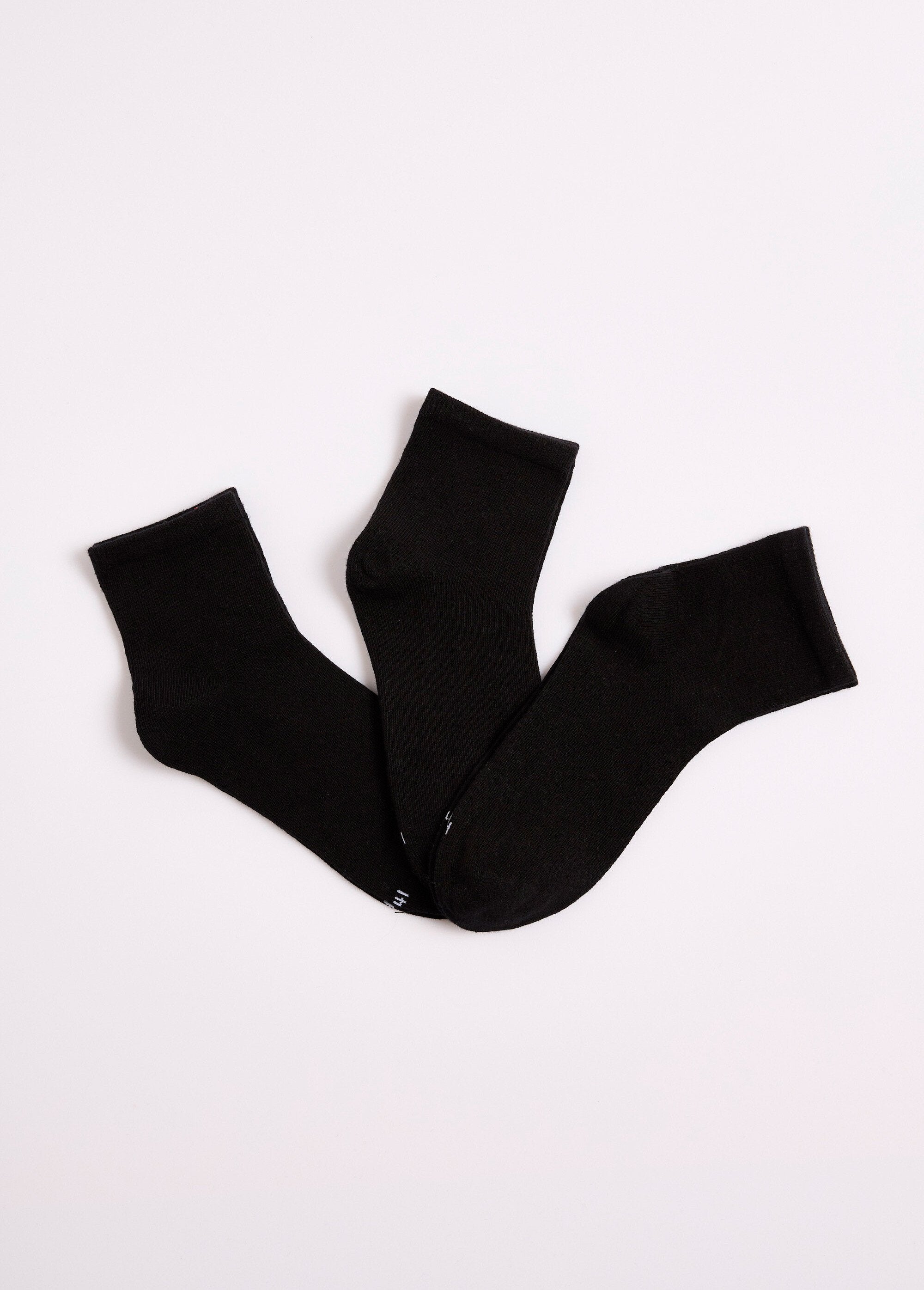Calcetines_bajos_confeccionados_mayoritariamente_en_algodón._Negro_FA1_slim