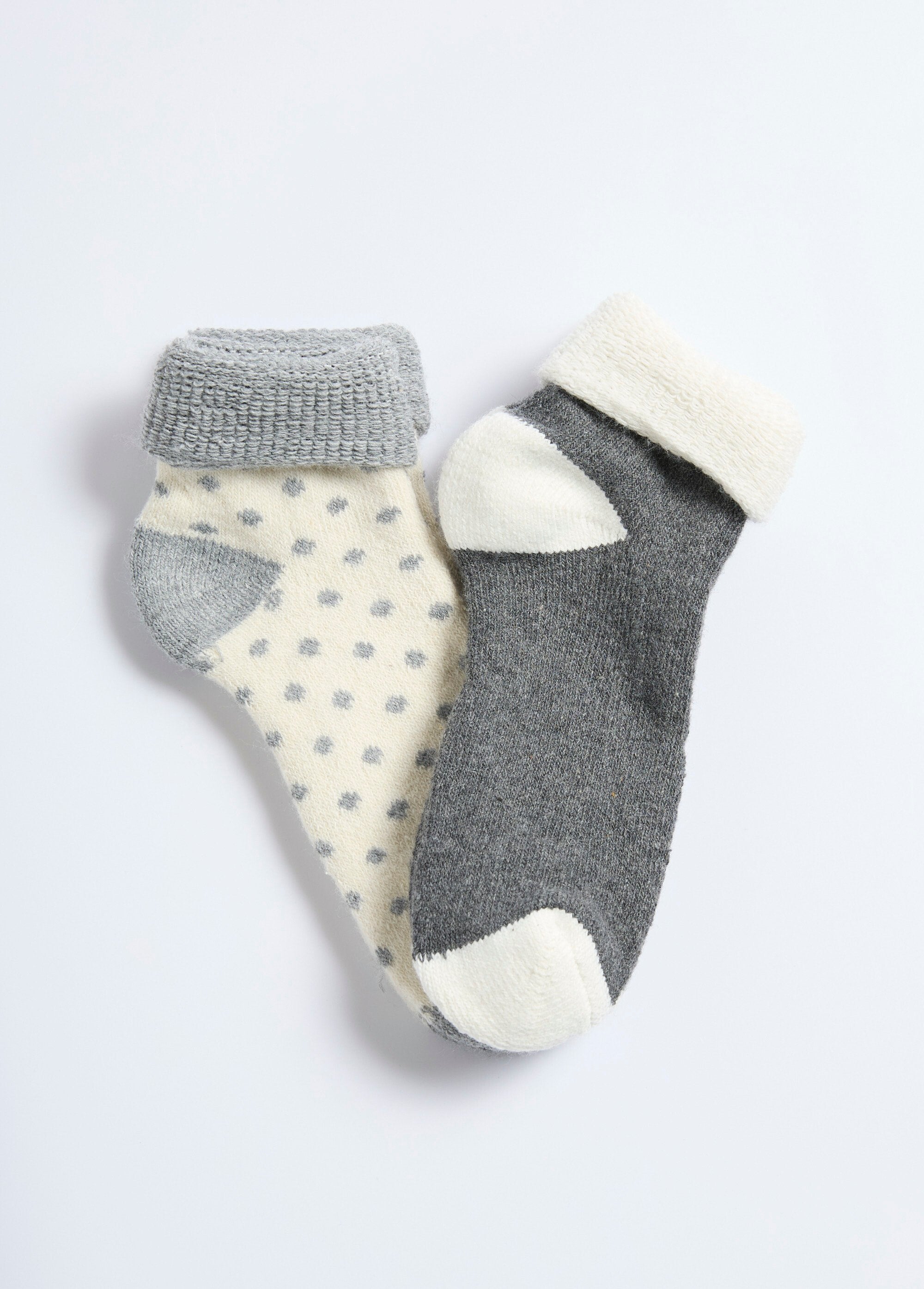 Calcetines_cálidos_de_lana_y_rizo_Gris_surtido_FA1_slim