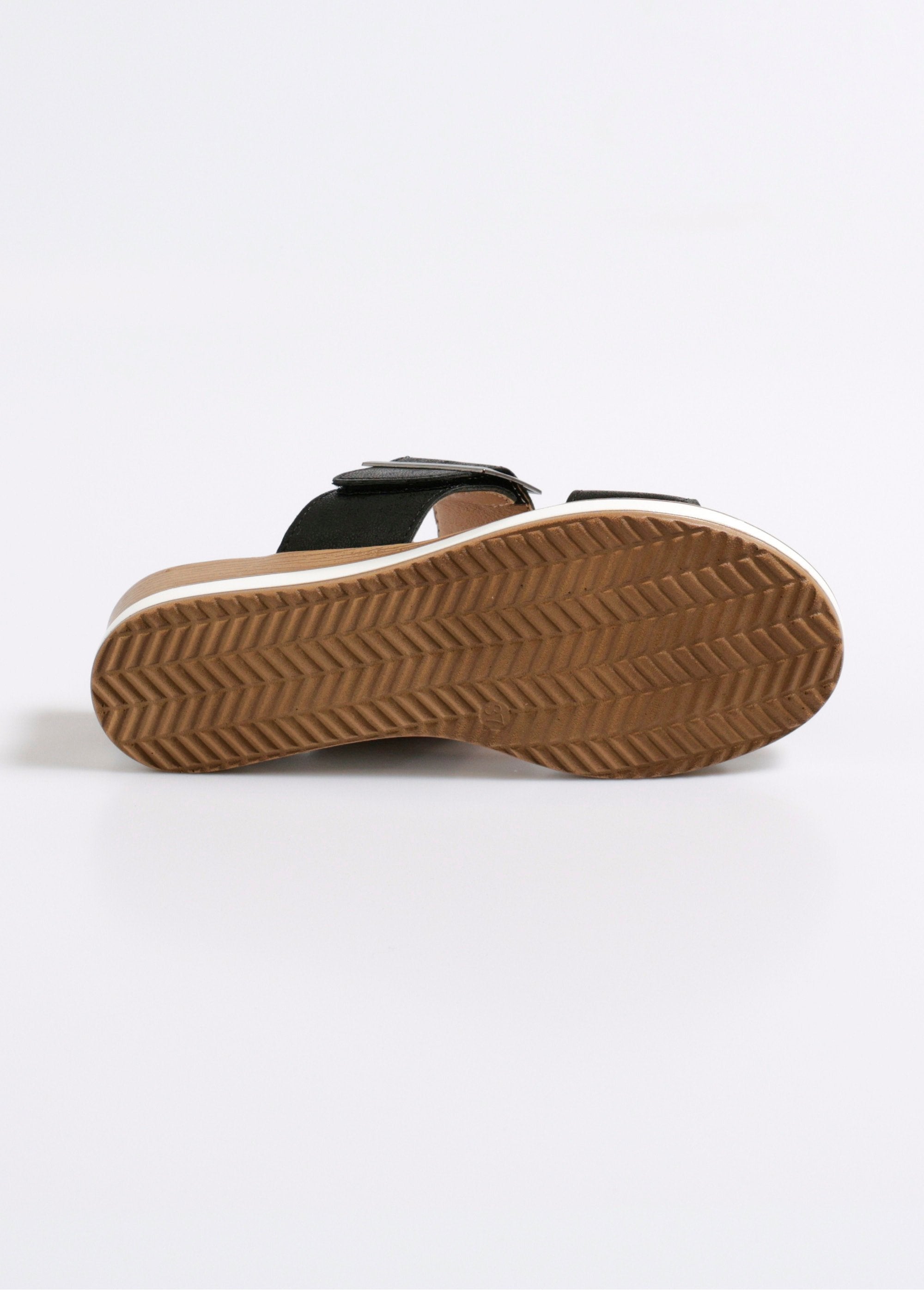 Mules_de_cuña_con_correa_con_hebilla_de_fantasía_Negro_UN1_slim