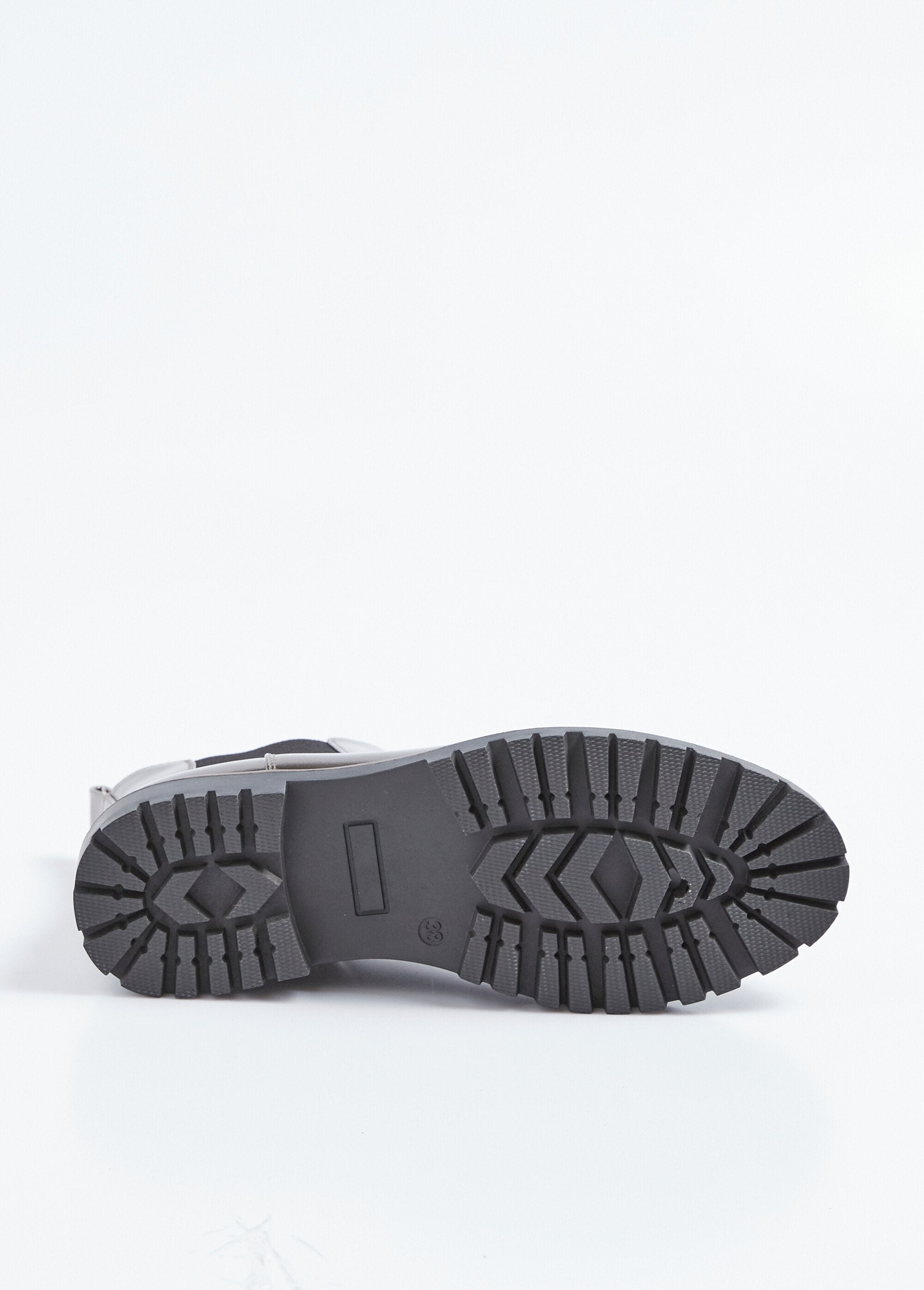 Botas_Chelsea_con_suela_con_tacos_de_ancho_cómodo_Gris_UN1_slim