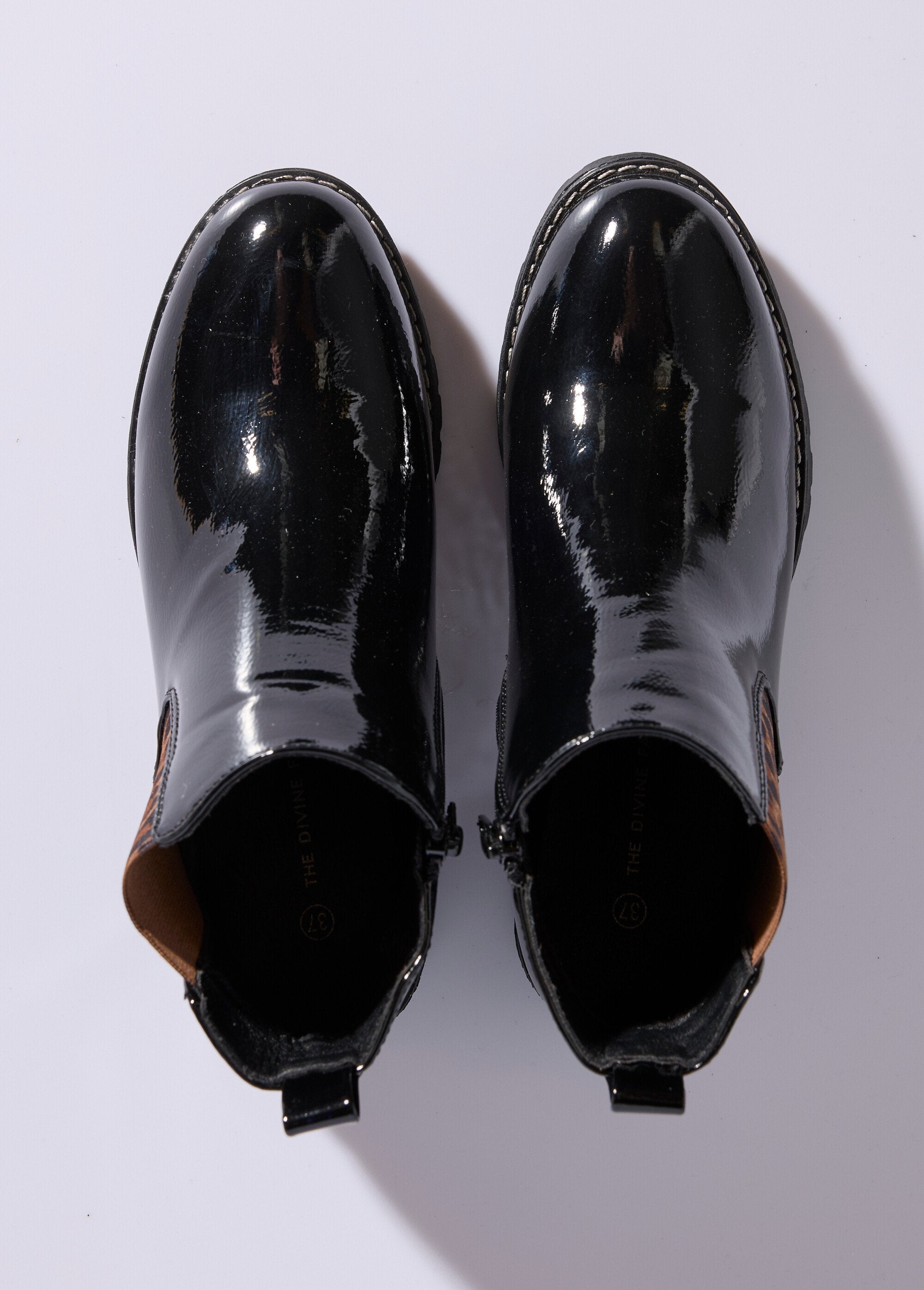 Botas_Chelsea_de_charol_elástico_con_estampado_de_leopardo_Negro_y_leopardo_OV1_slim