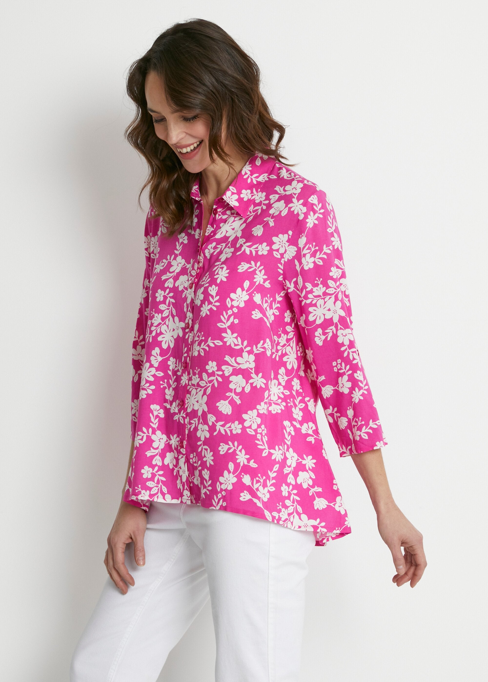 Blusa_estampada_manga_3/4_espalda_larga_fucsia_y_blanco_DR1_slim