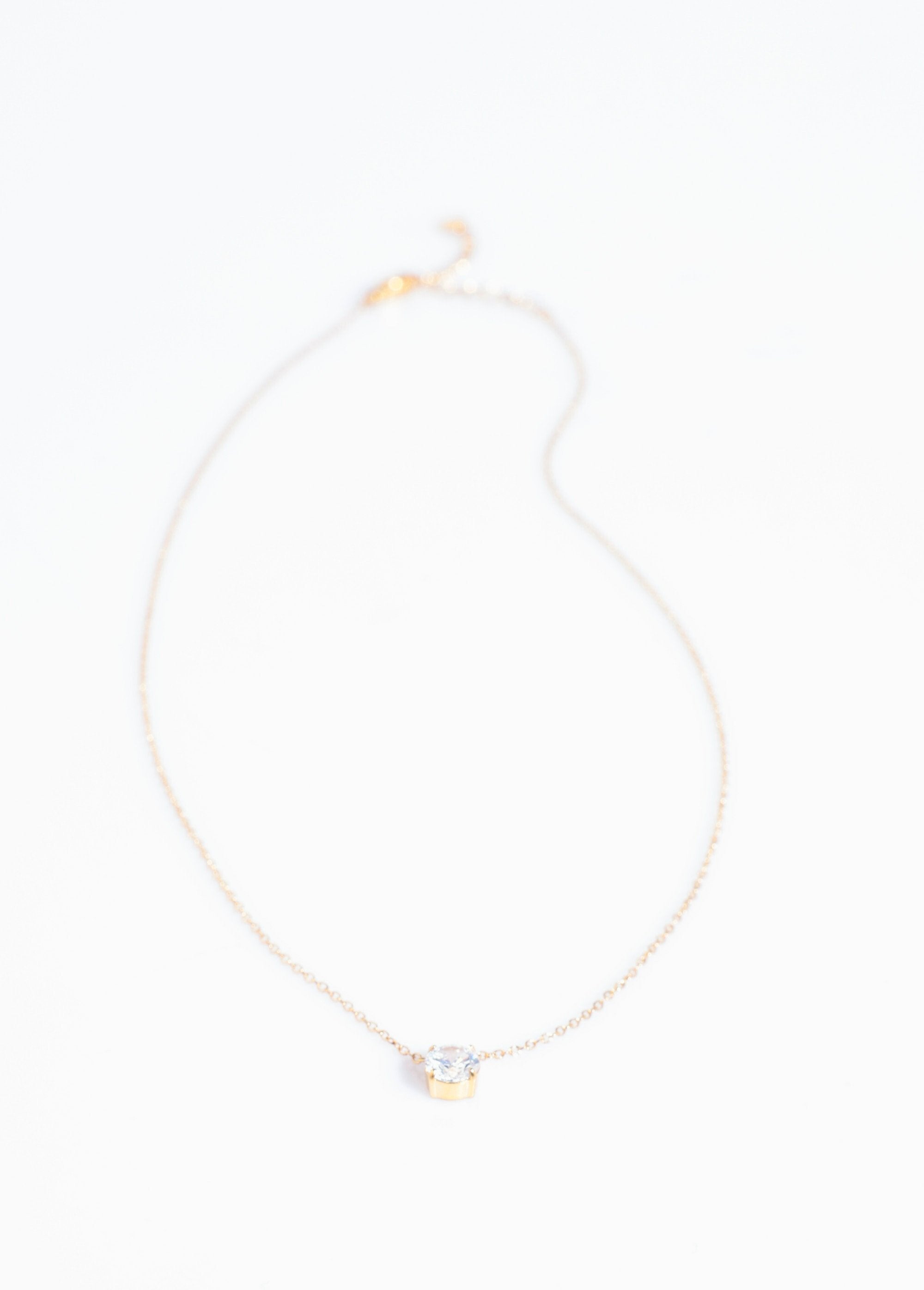 Collar_de_acero_inoxidable_con_circonitas_Dorado_DE1_slim