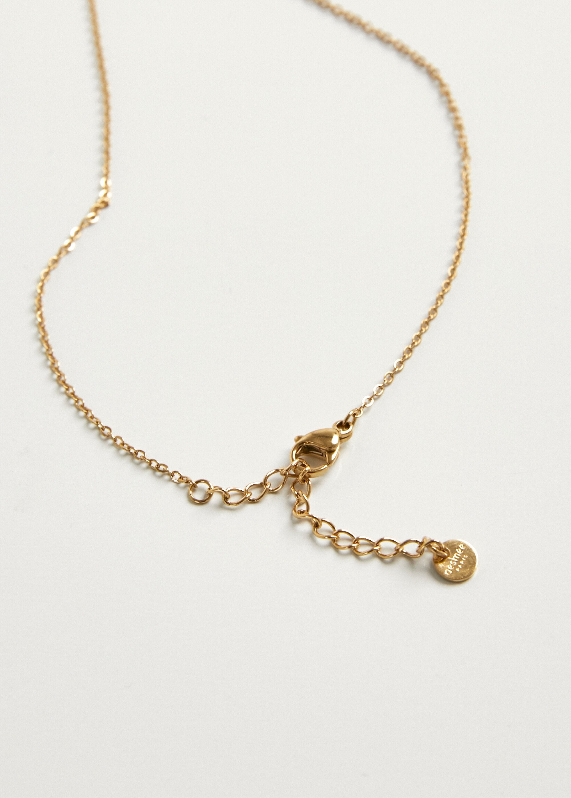 Collar_colgante_estriado_de_acero_martillado_Dorado_DE3_slim