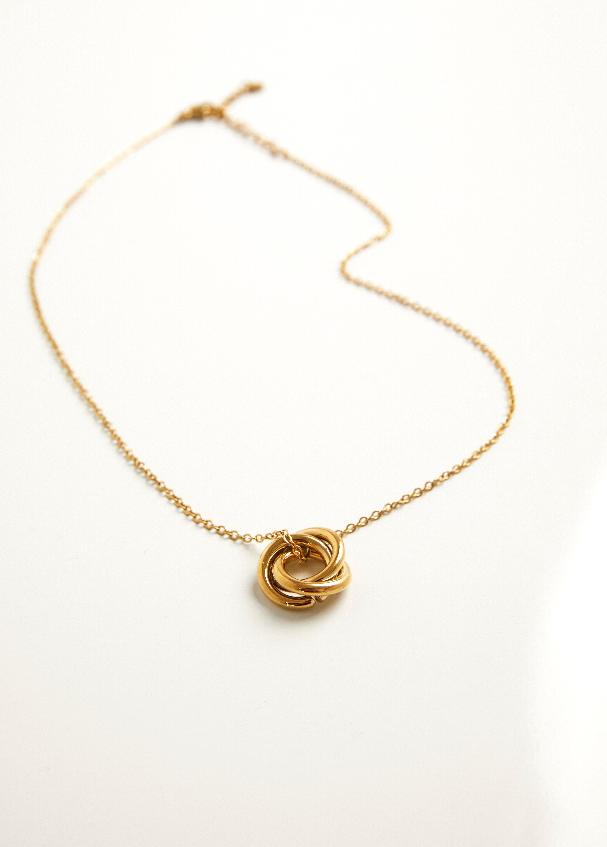 Collar_con_colgante_de_acero_retorcido_Dorado_DE1_slim