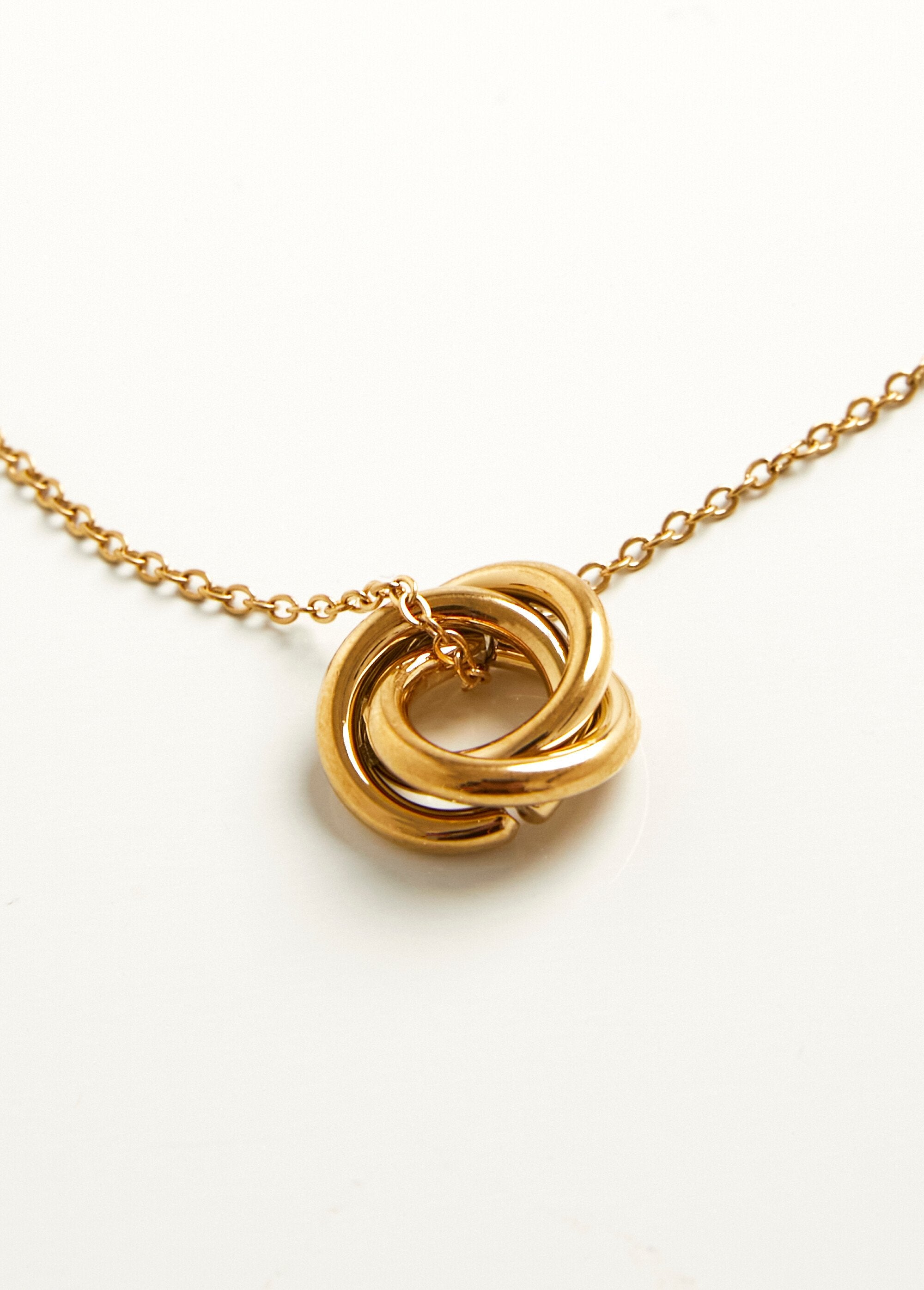 Collar_con_colgante_de_acero_retorcido_Dorado_DE2_slim