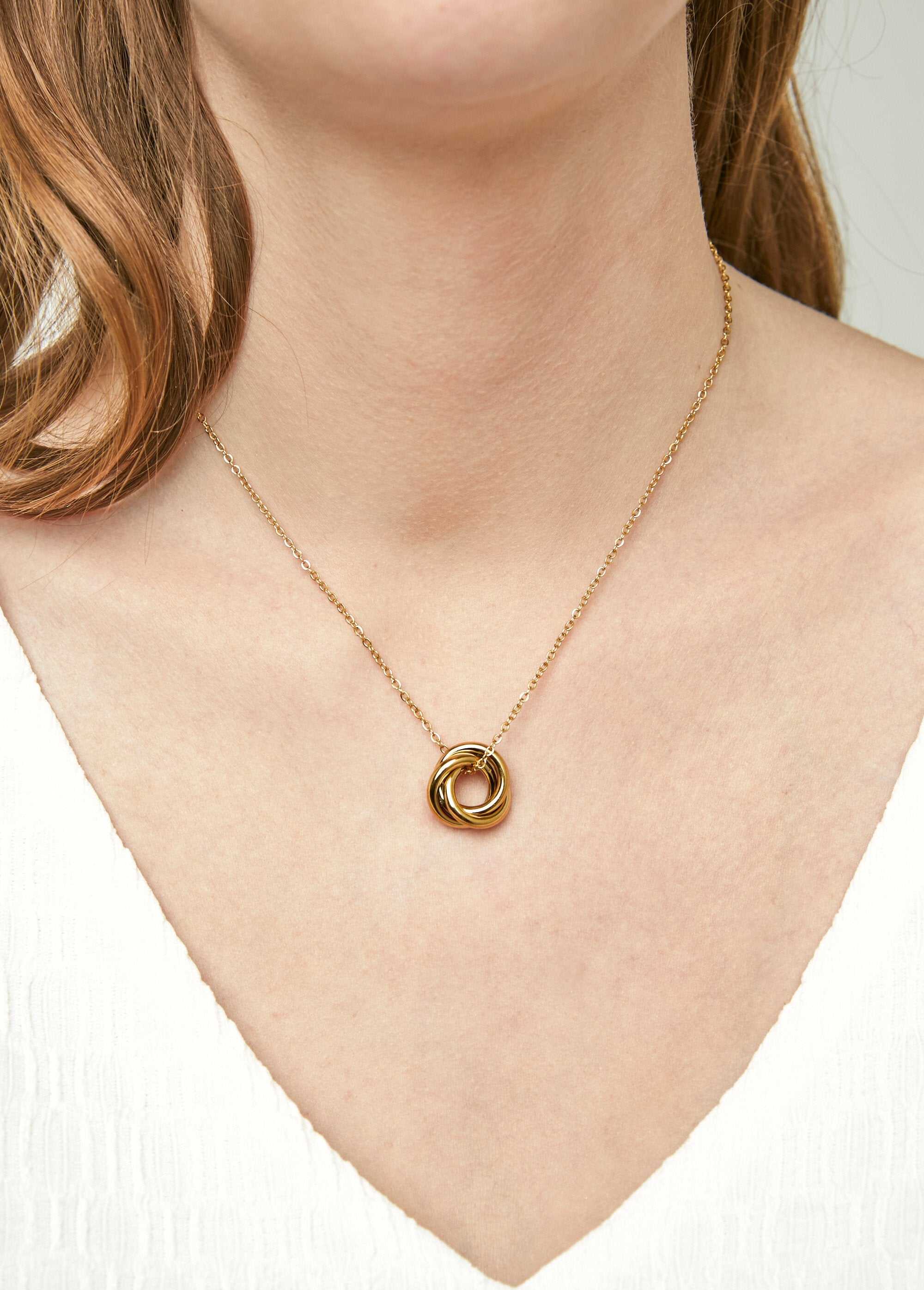 Collar_con_colgante_de_acero_retorcido_Dorado_FA1_slim