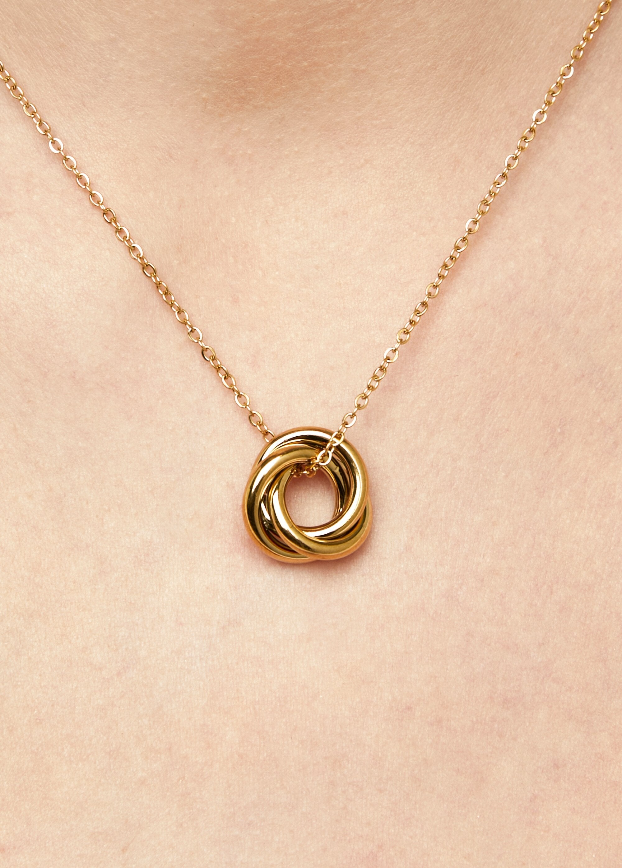 Collar_con_colgante_de_acero_retorcido_Dorado_FA2_slim