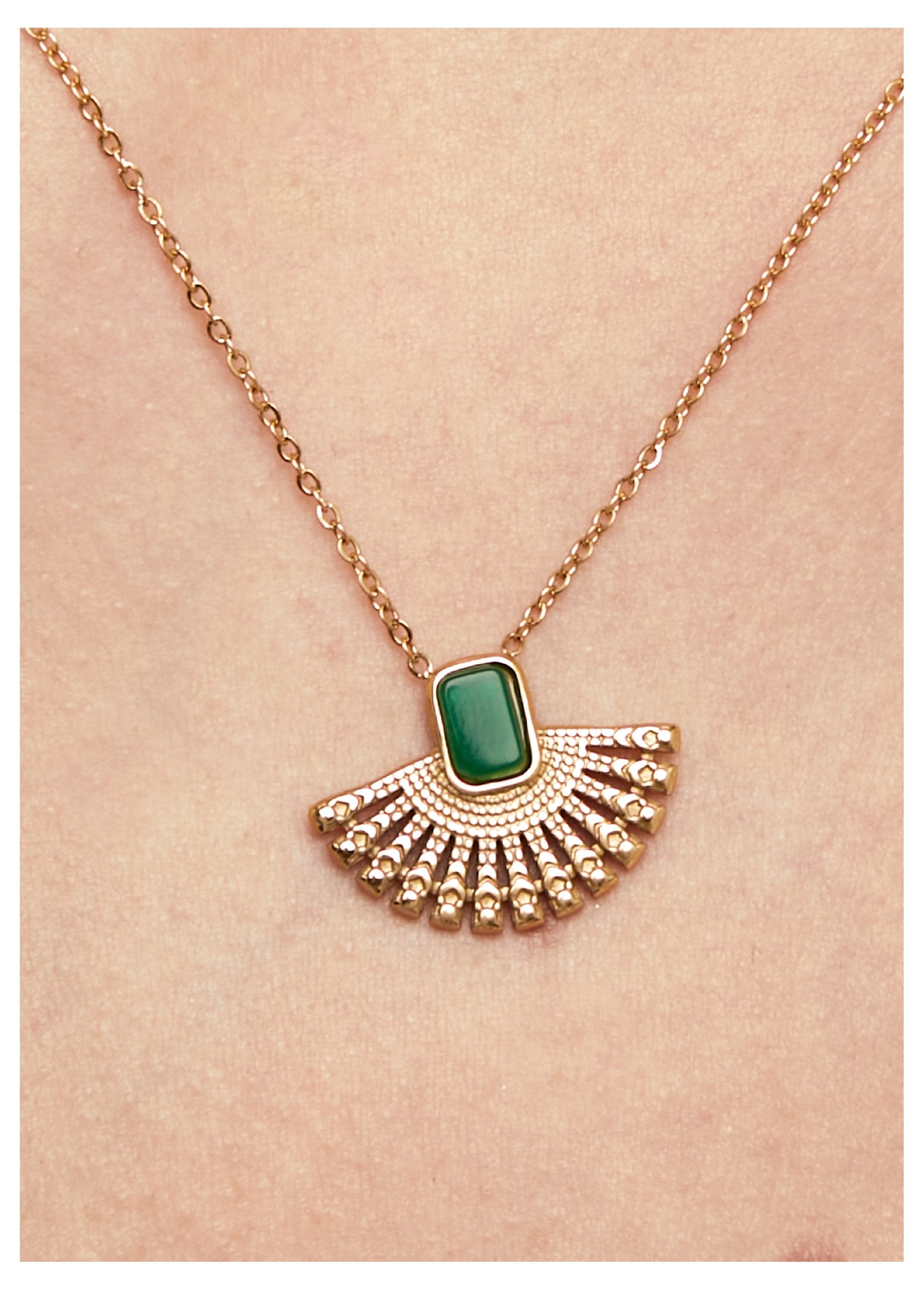 Collar_de_acero_con_colgante_en_forma_de_abanico_Dorado_FA2_slim