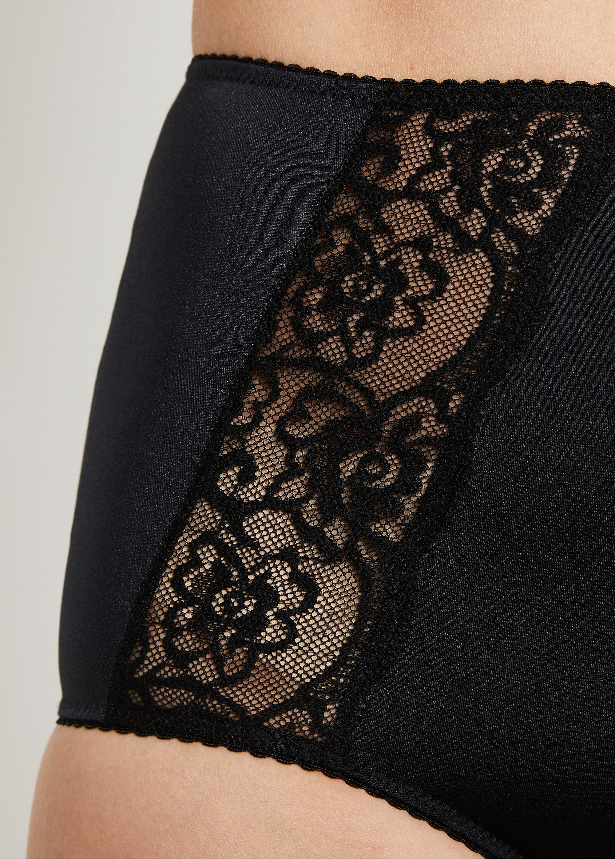 Bragas_envolventes_de_encaje_Negro_DE1_slim