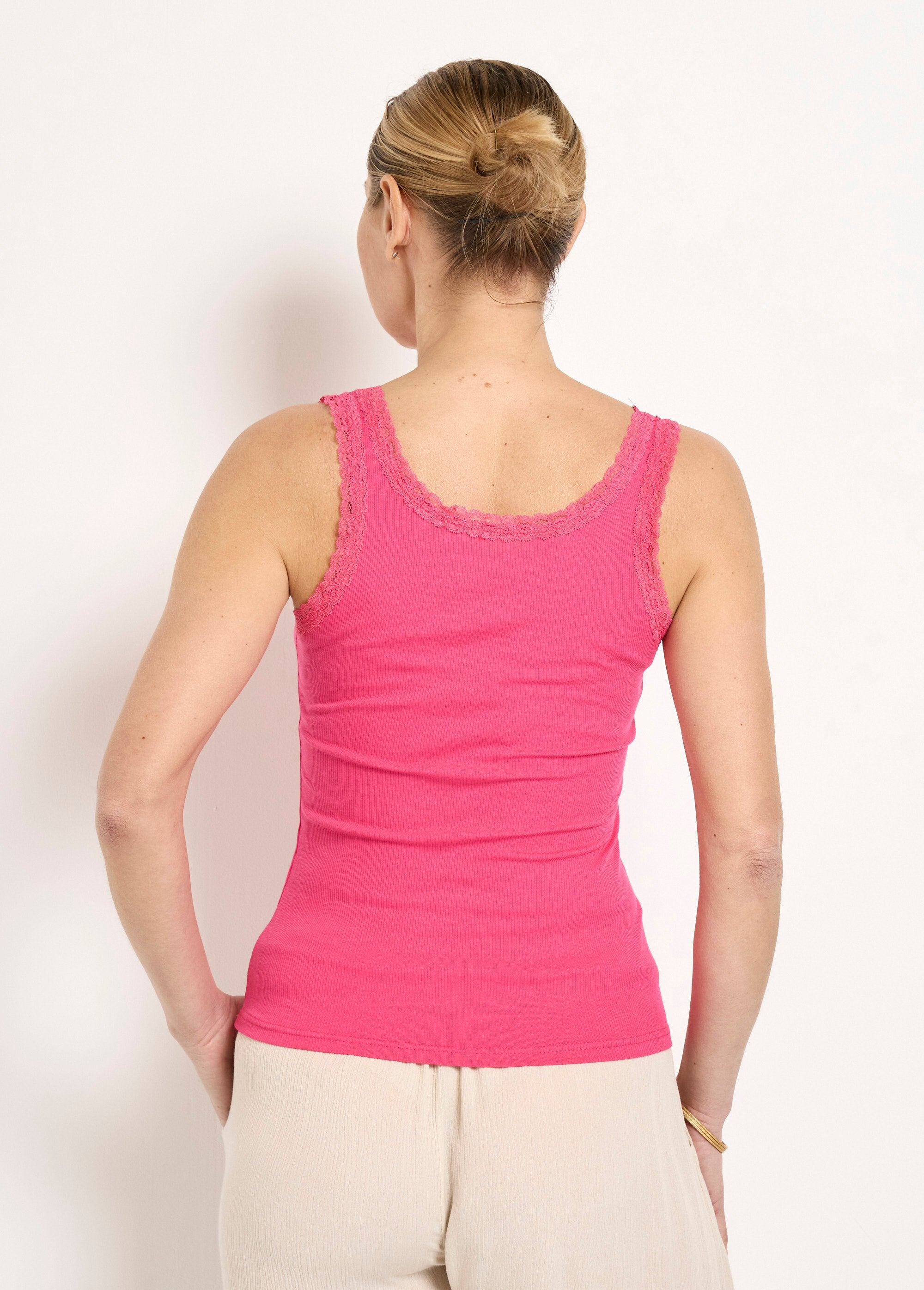 Top_de_tirantes_de_canalé_fino_con_ribete_de_encaje_Fucsia_DO1_slim