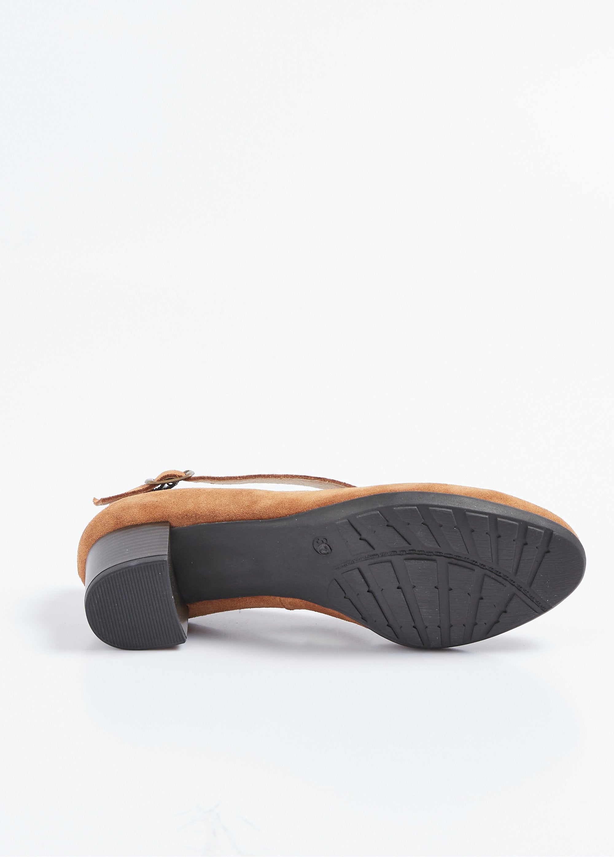 Salón_confort_piel_tacón_ancho_camello_UN1_slim