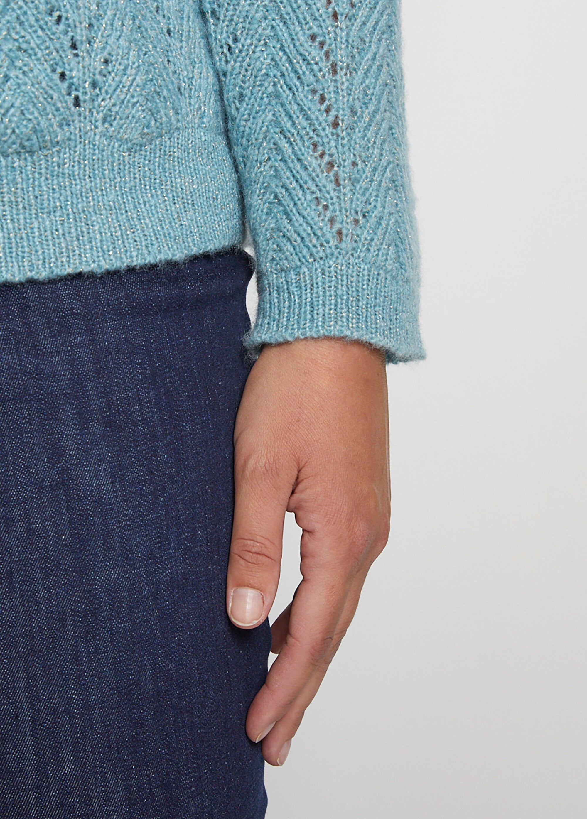 Chaleco_abotonado_con_fibras_recicladas_Agua_DE2_curvy