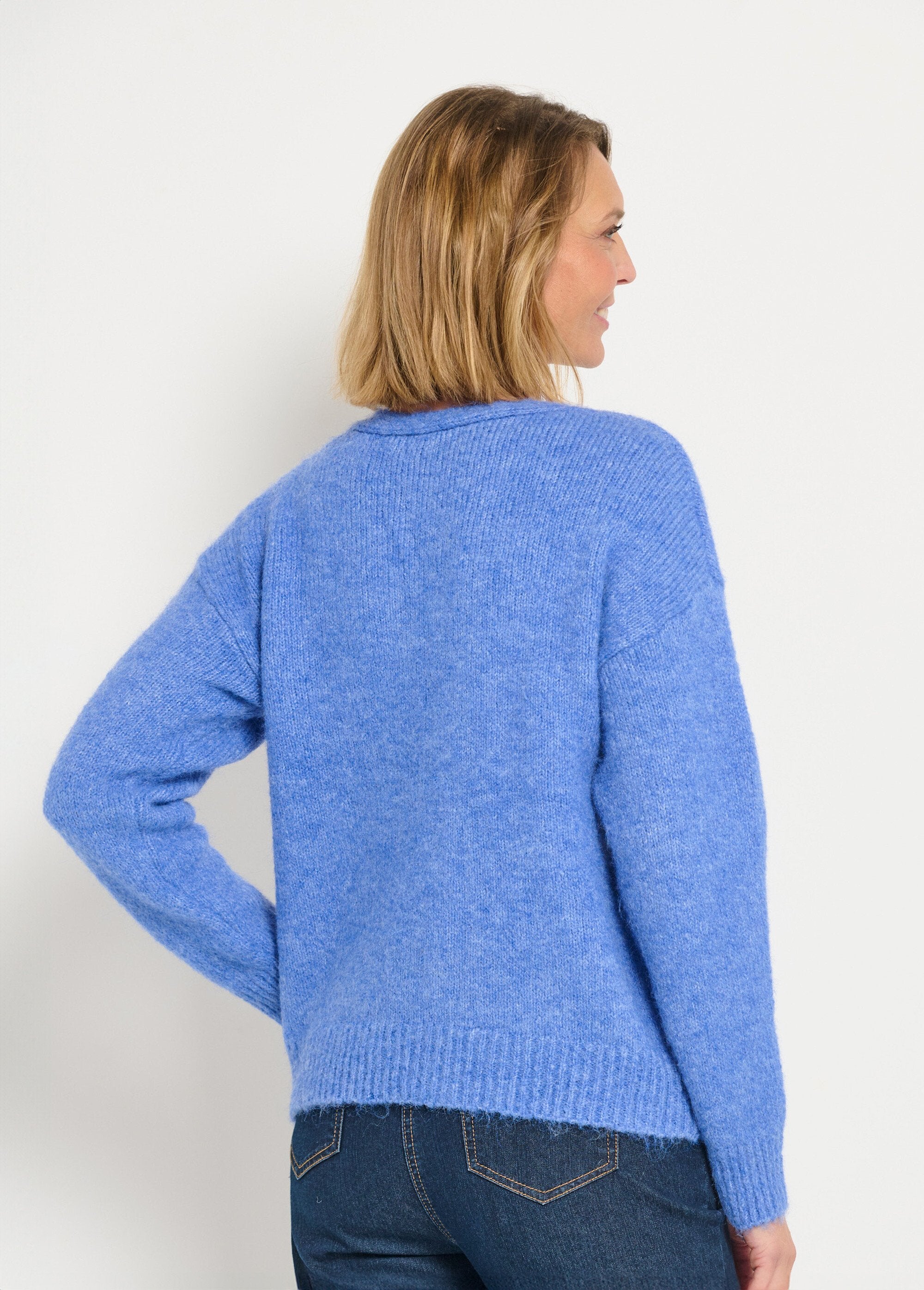 Chaleco_cálido_de_cuello_en_V_con_aplicaciones_florales_azul_brillante_DO1_slim