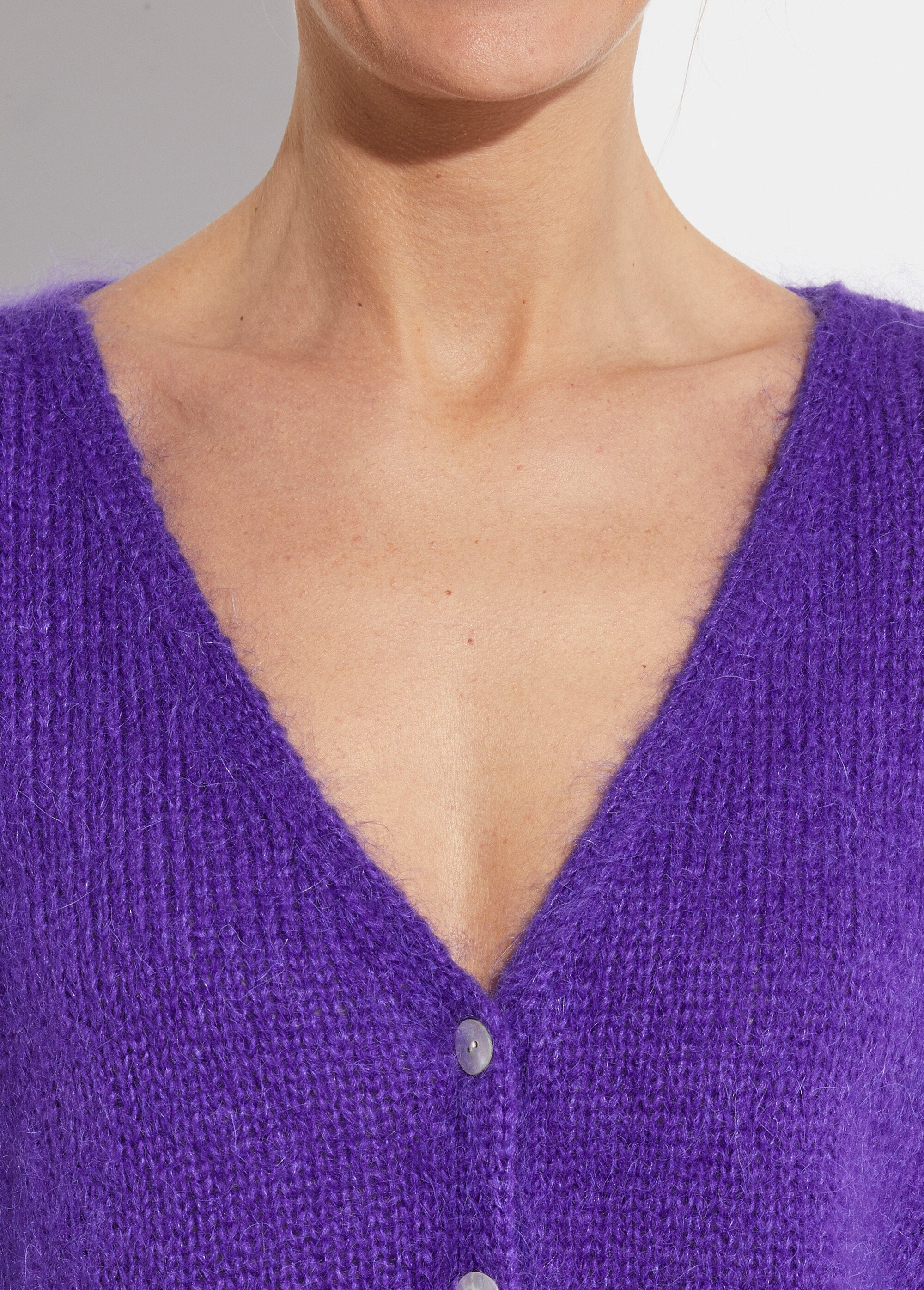 Gilet_chaud_col_V_en_maille_mohair_Violet_DE1_slim