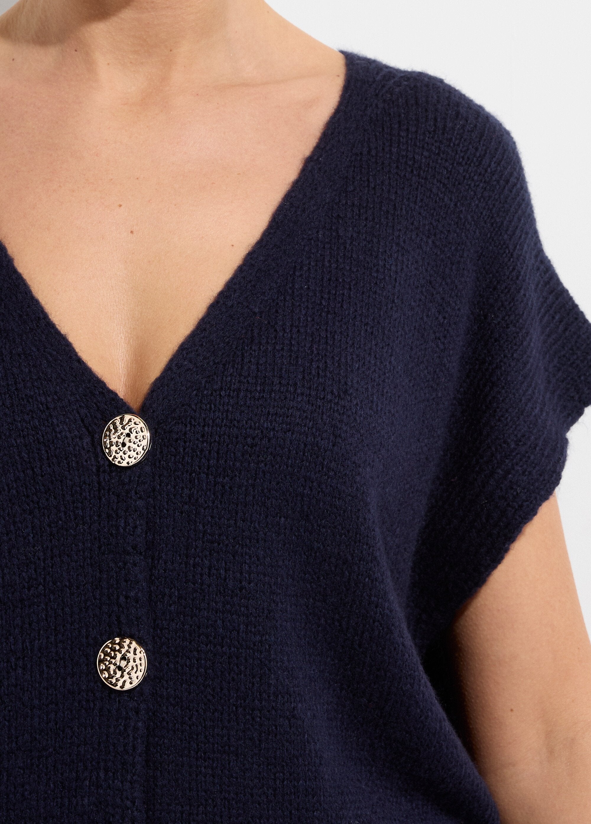 Chaleco_de_manga_corta_con_botones_metálicos_Marina_DE2_slim