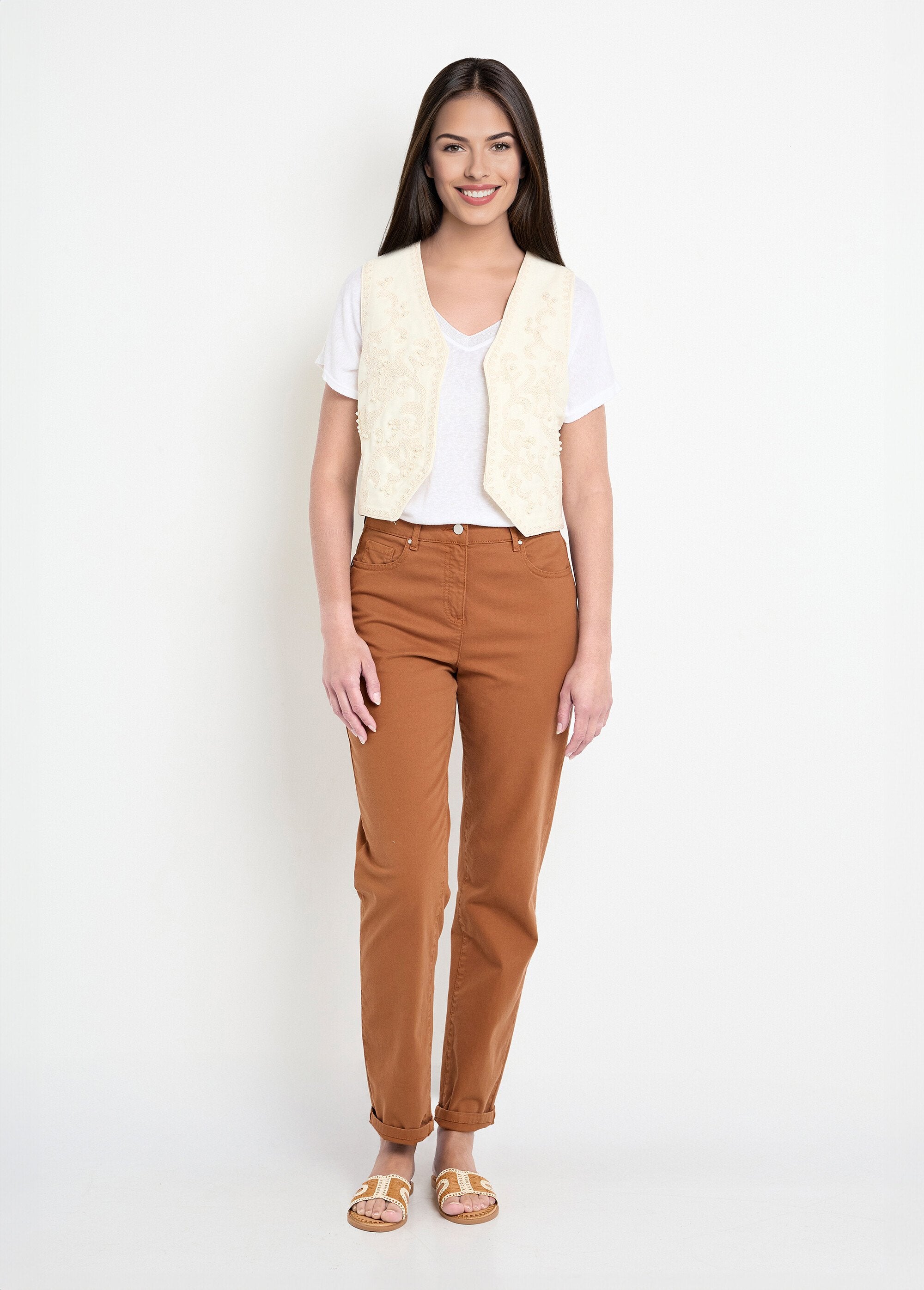 Chaleco_sin_mangas_con_bordados_y_perlas_Crudo_SF1_slim