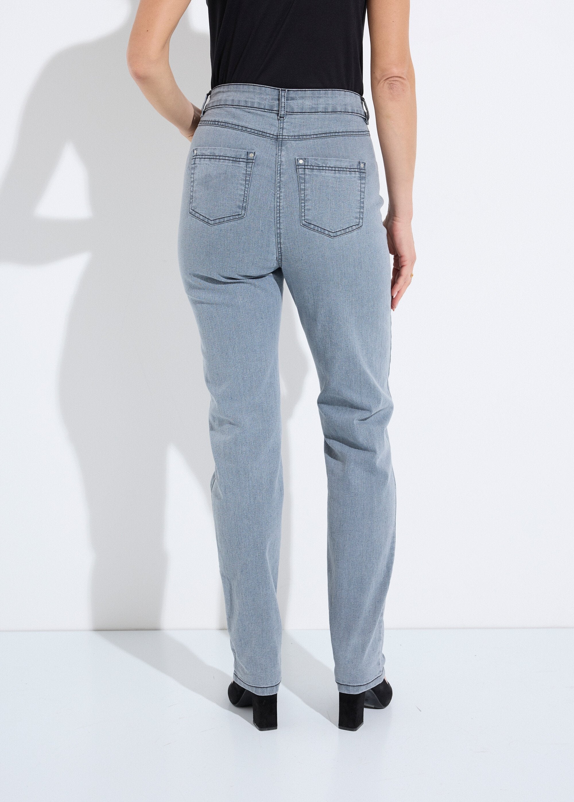 Vaqueros_de_cinco_bolsillos_con_cinturón_elástico_de_algodón_elástico_Gris_DO1_slim