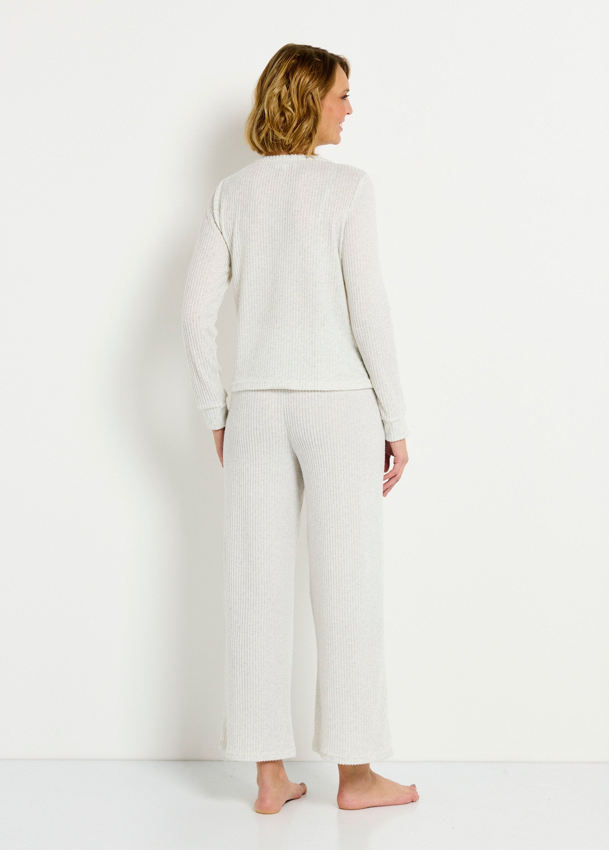 Pijama_largo_y_fluido_de_canalé_Gris_DO1_slim