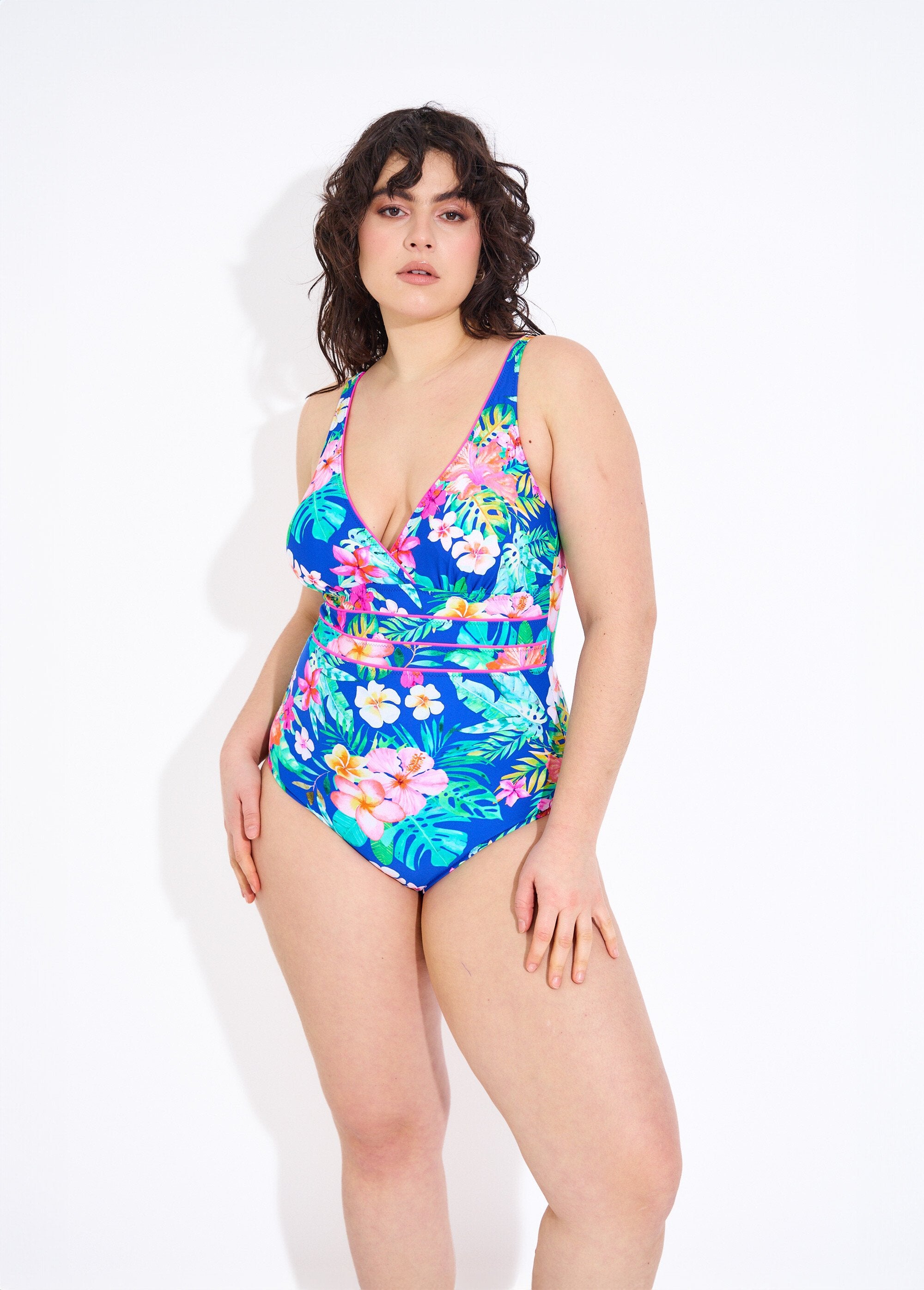 Traje_de_baño_de_una_pieza_con_flores_exóticas_Impresiones_azules_FA2_slim