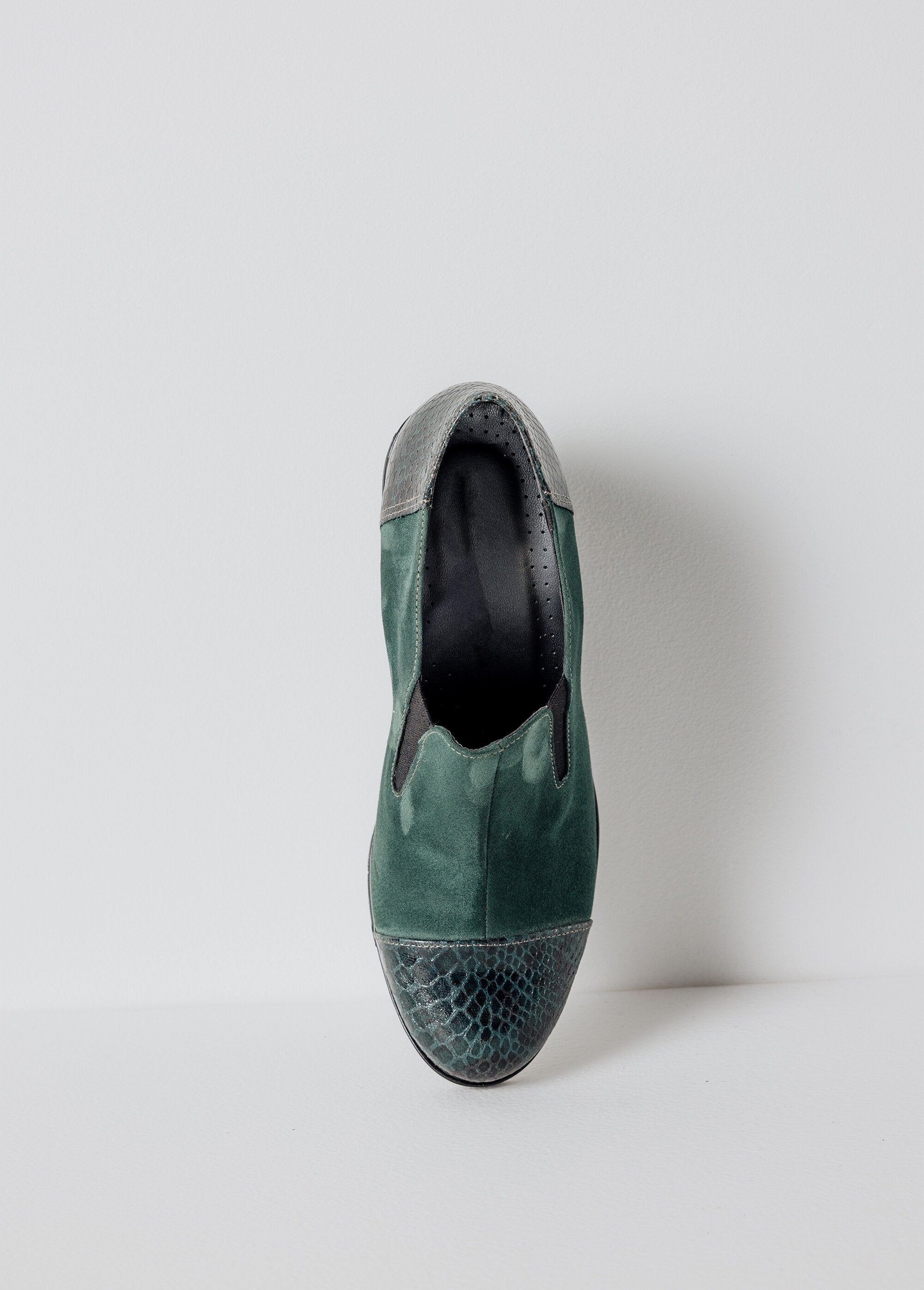 Mocasines_elásticos_con_cuña_ancha_y_confort._Verde_OV1_slim