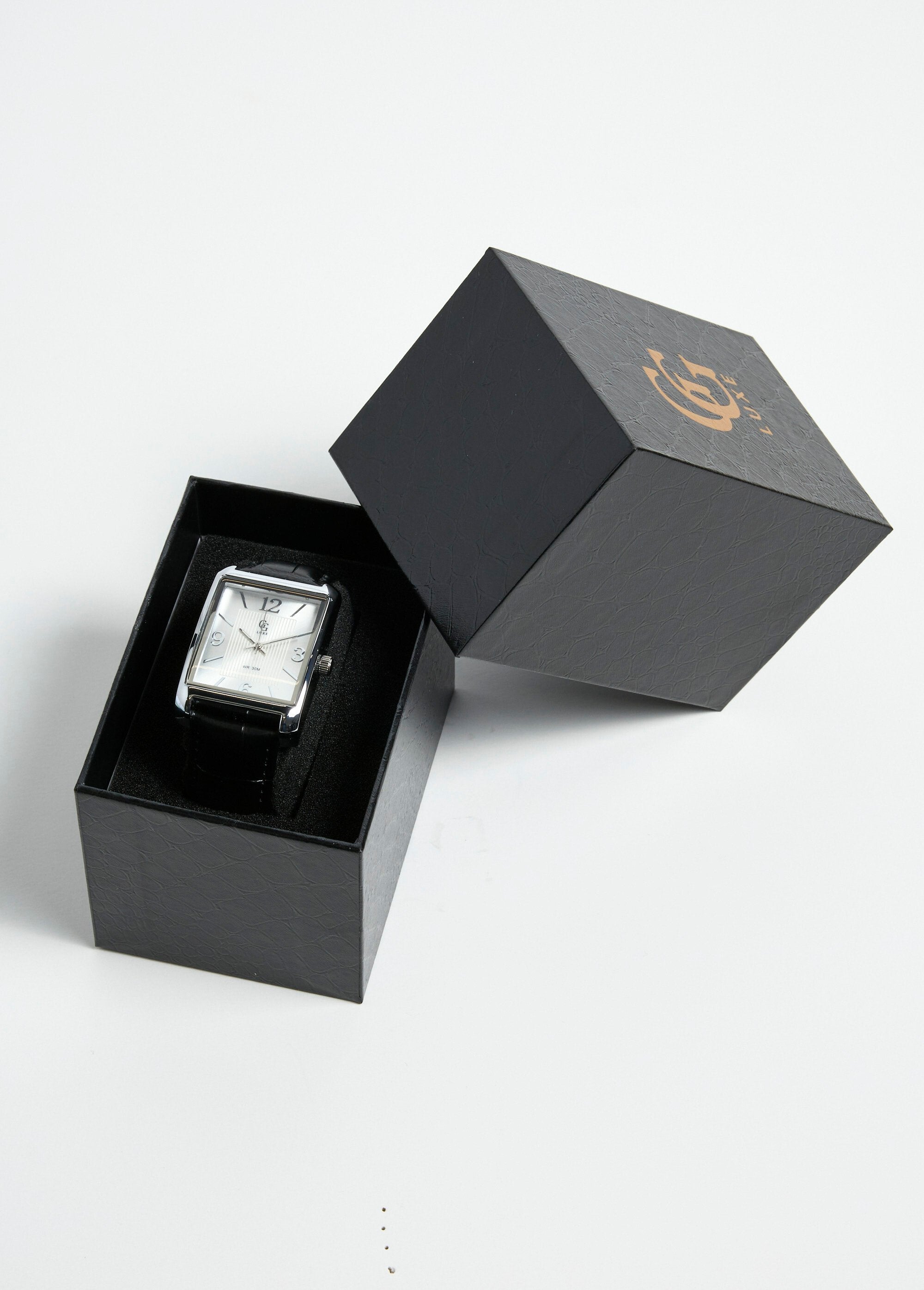 Reloj_rectangular_de_acero_inoxidable_y_piel_estilo_cocodrilo._Negro_DE4_slim