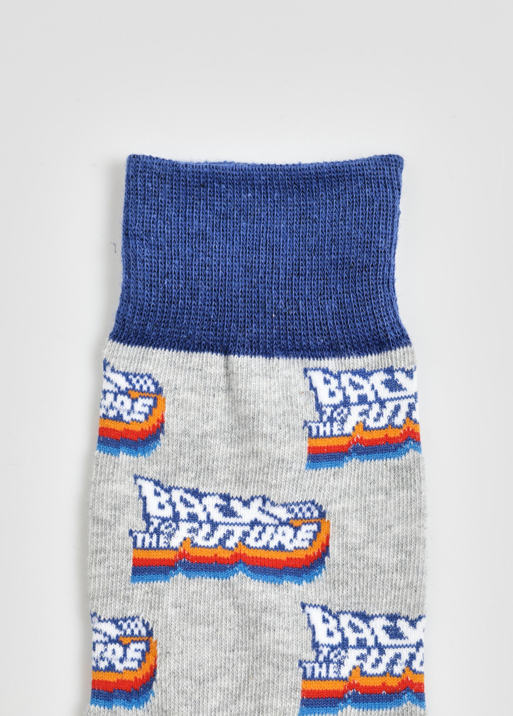 Par_de_calcetines_de_Regreso_al_futuro_Gris_DE2_slim