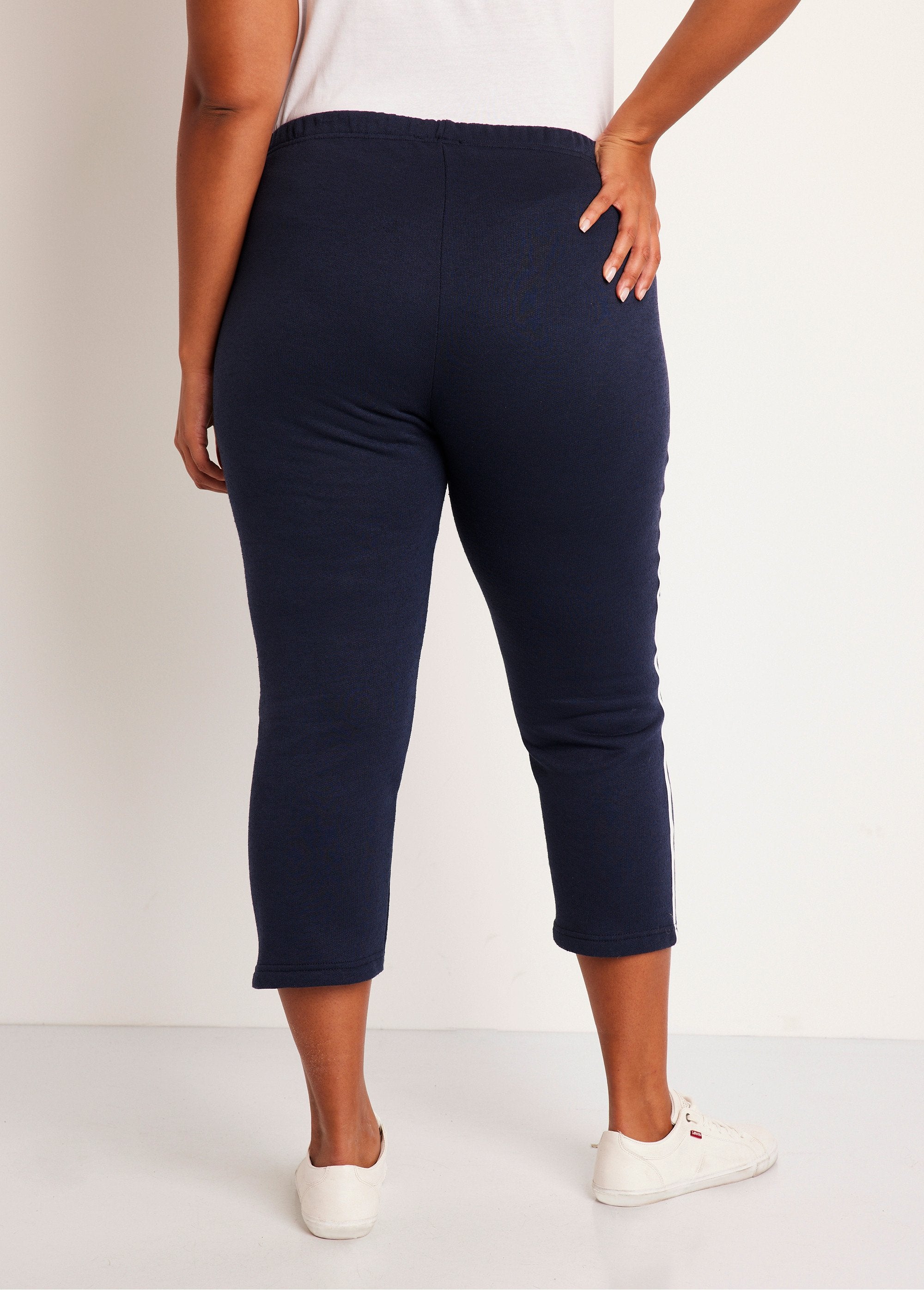 Pantalones_cortos_de_estar_por_casa_con_cinturilla_elástica_y_forro_polar._Marina_DO1_curvy