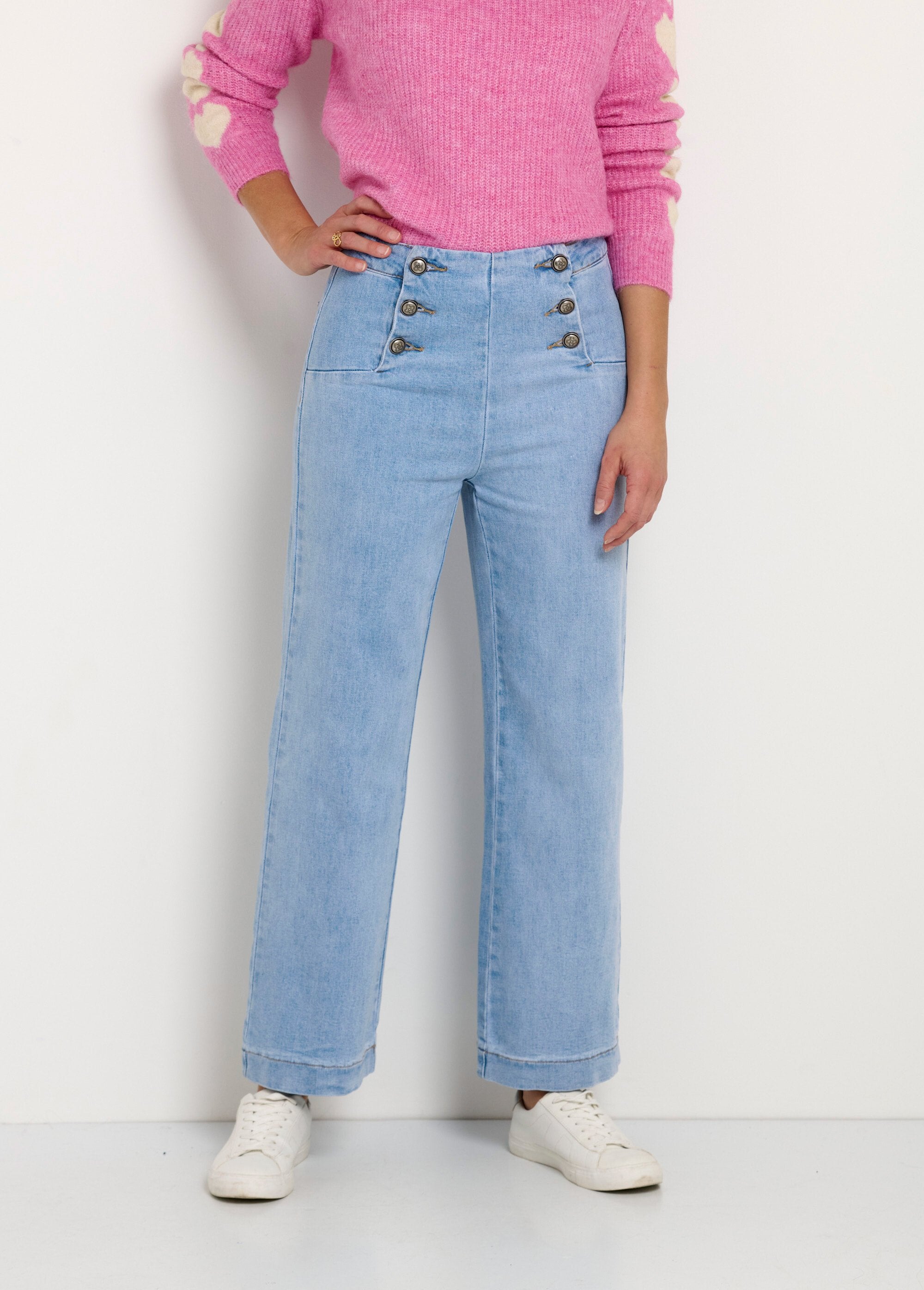 Pantalones_bridge_de_denim_con_corte_acampanado_Blanqueado_FA1_slim