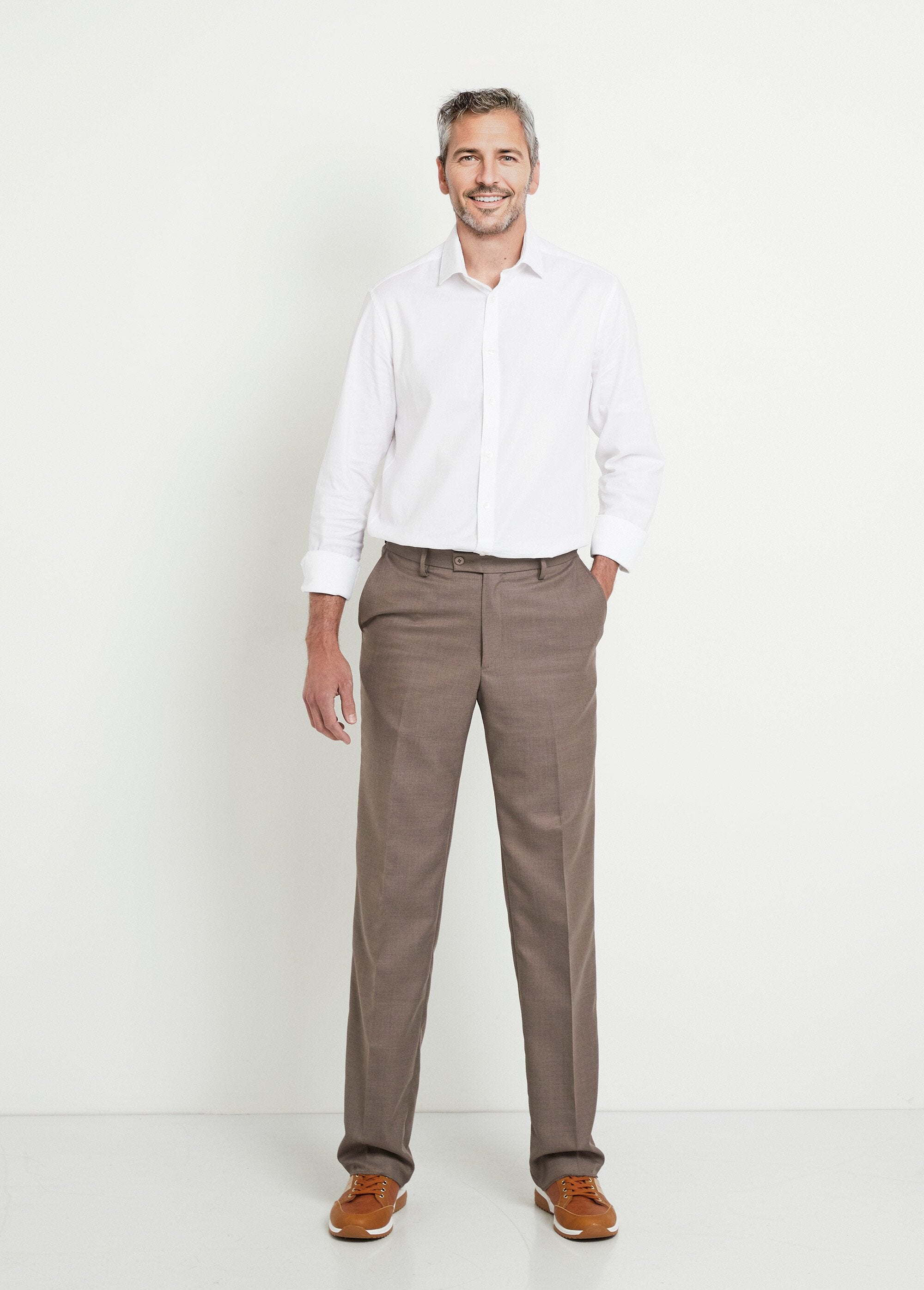 Pantalón_con_cinturilla_ajustable_invisible_en_tejido_de_sarga_de_lana_beige_oscuro_SF1_slim
