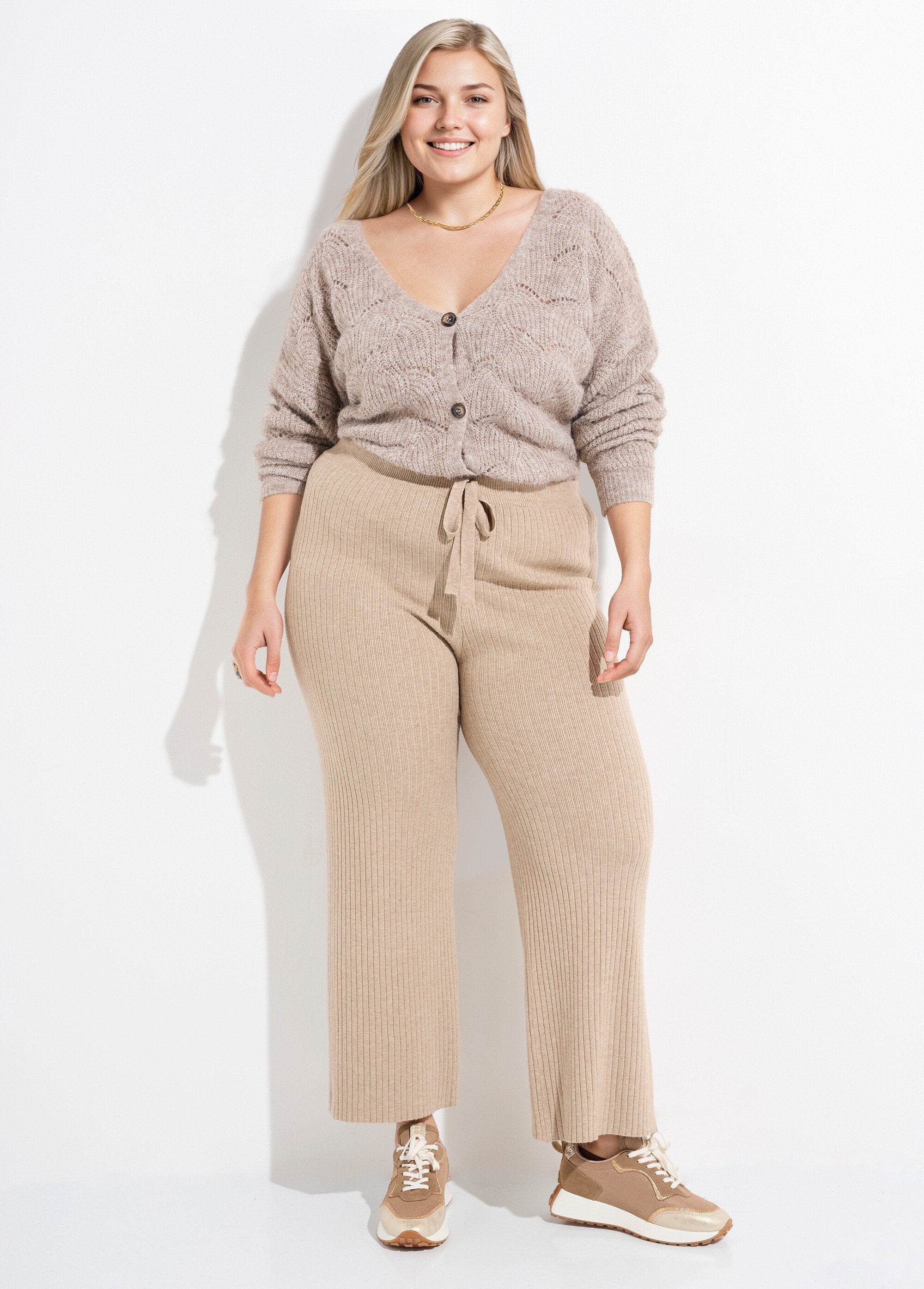 Pantalón_de_punto_cómodo,_corte_ancho._Beige_SF1_curvy