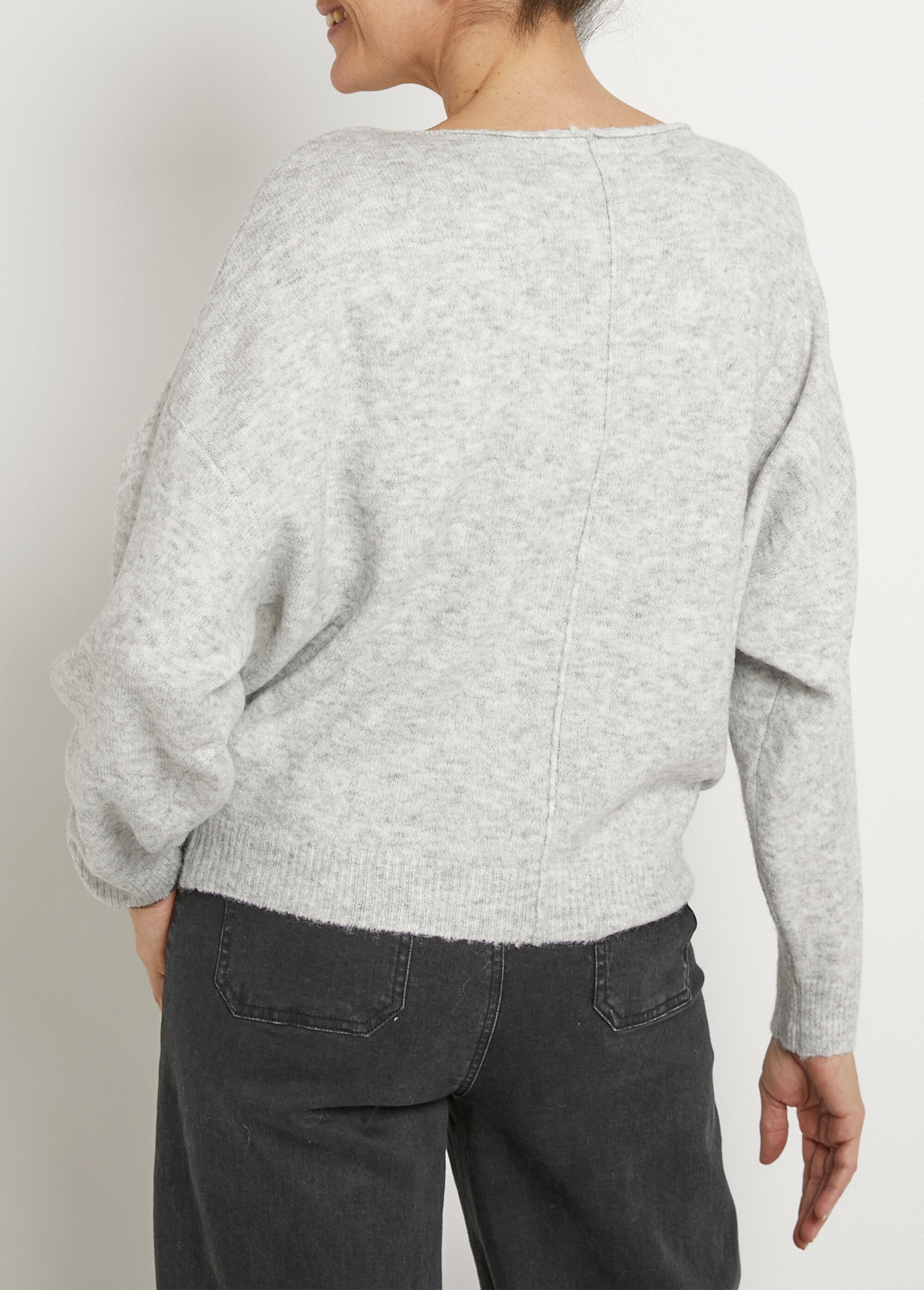 Suéter_cálido_de_lana_con_escote_barco_Gris_claro_DO1_slim