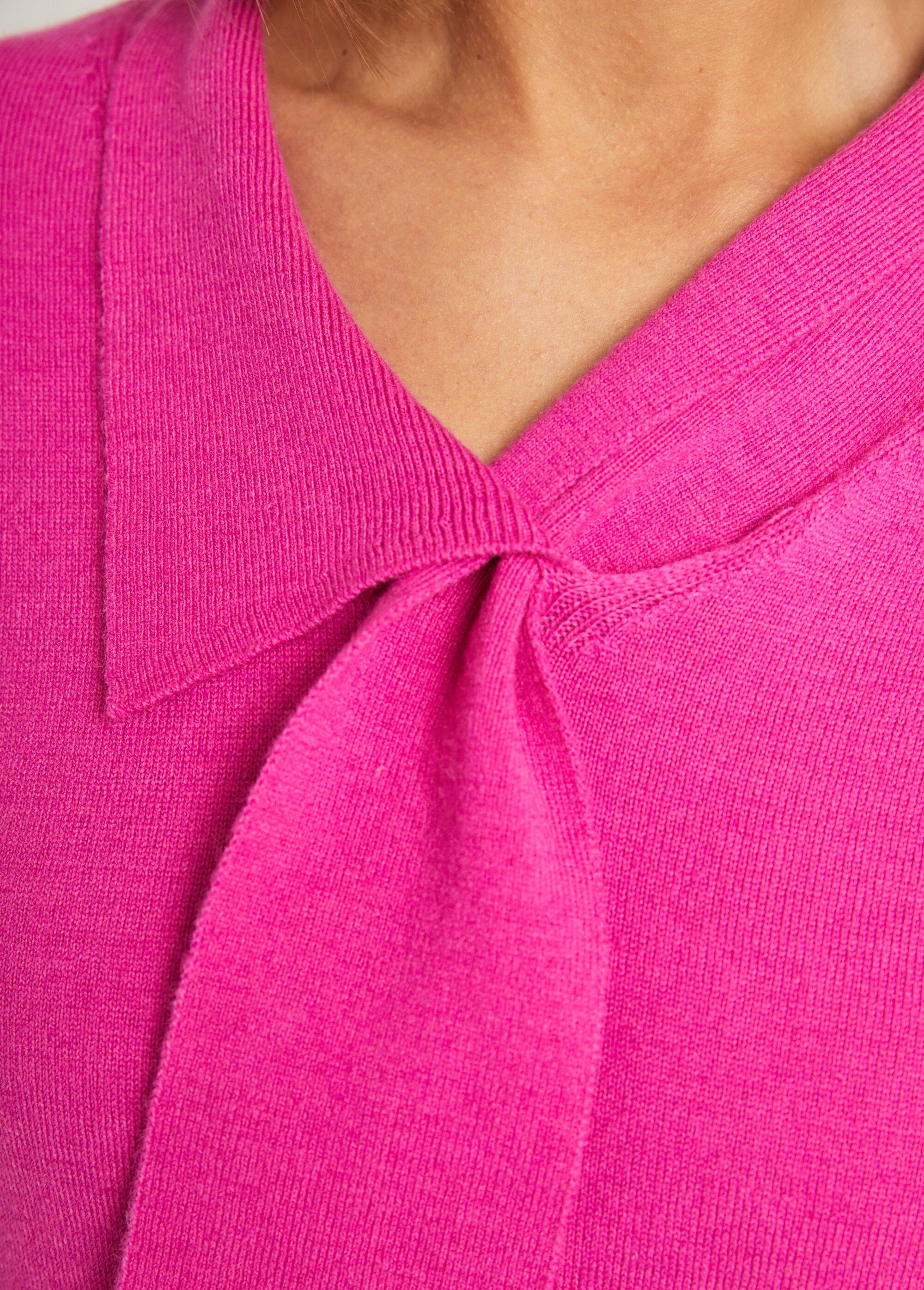 Jersey_de_mezcla_de_lana_con_cuello_anudado_Fucsia_DE3_slim