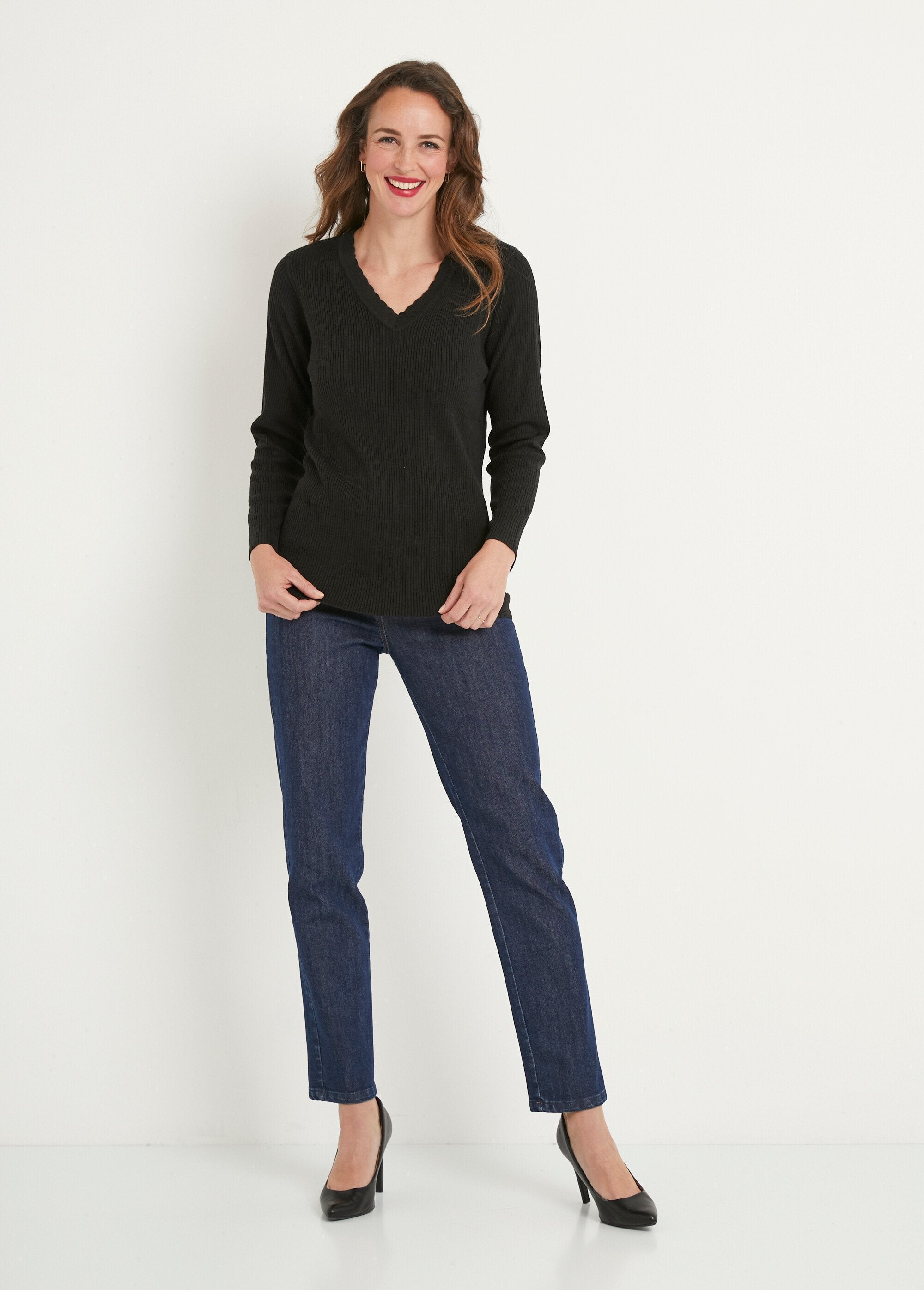 Jersey_de_punto_liso_fino_con_cuello_en_V_Negro_SF1_slim