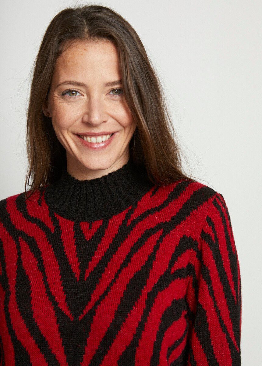 Jersey_de_jacquard_de_cebra_con_cuello_alto_rojo_y_negro_DE1_slim