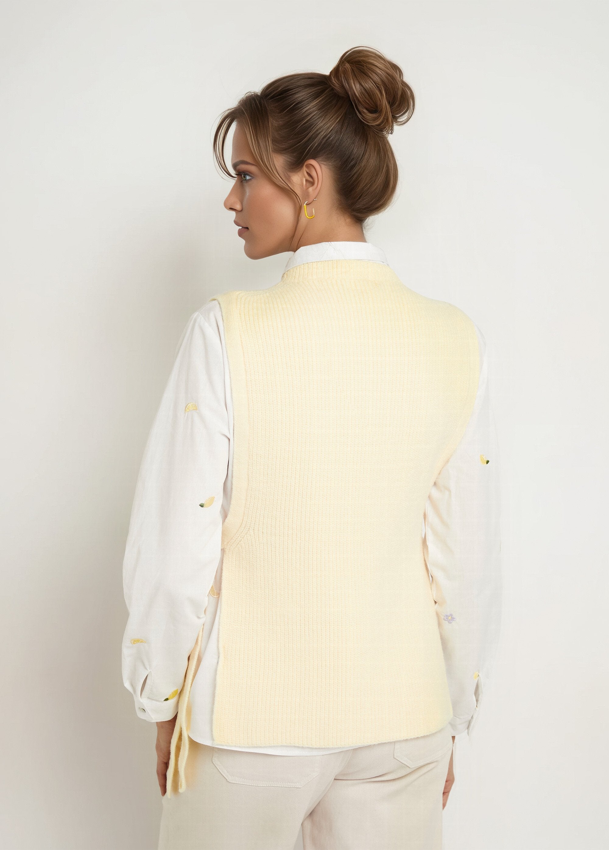 Suéter_sin_mangas_con_lazo_lateral_Amarillo_claro_DO1_slim