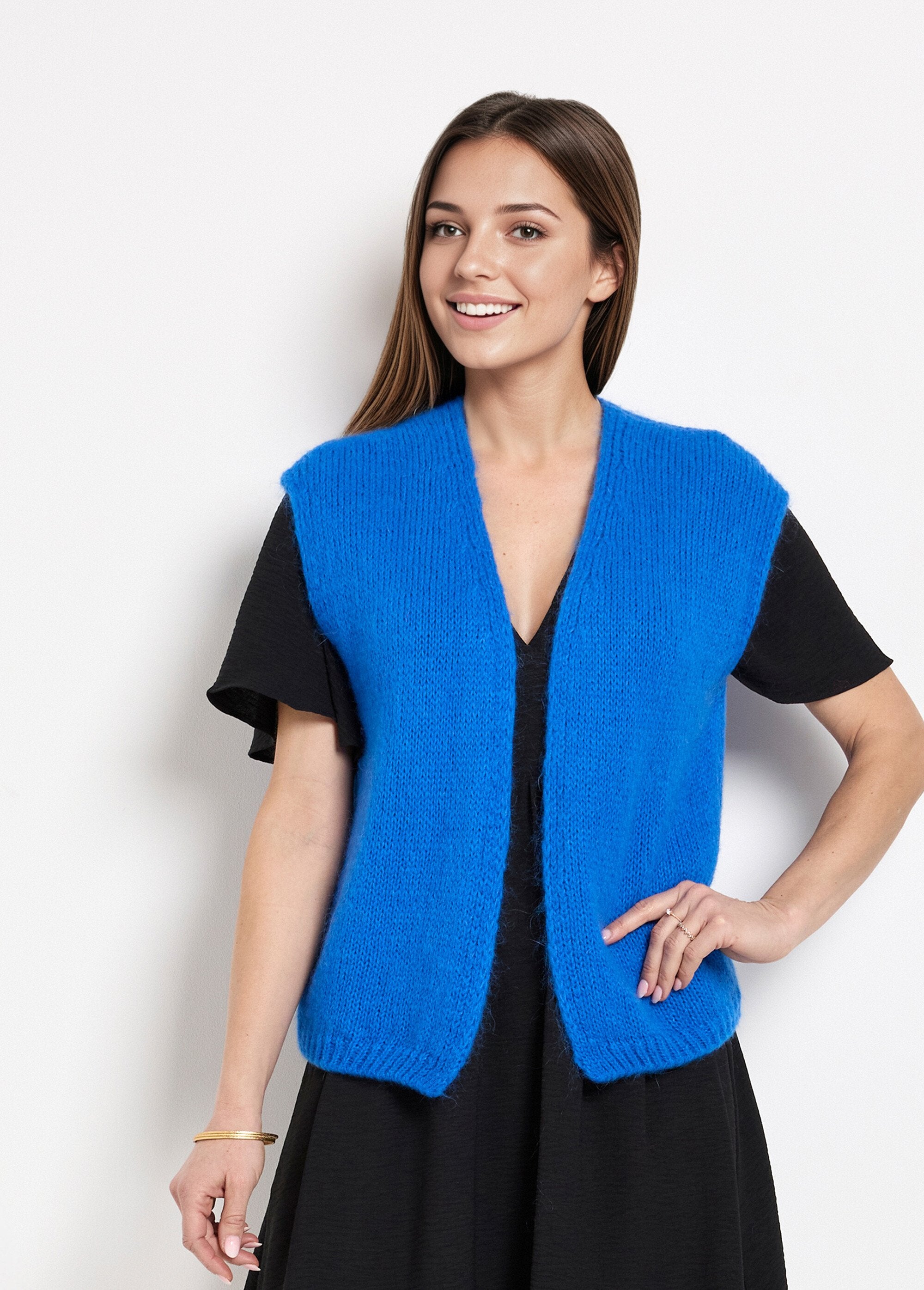 Suéter_cálido_de_lana_mohair_sin_mangas_de_borde_a_borde_azul_brillante_FA1_slim