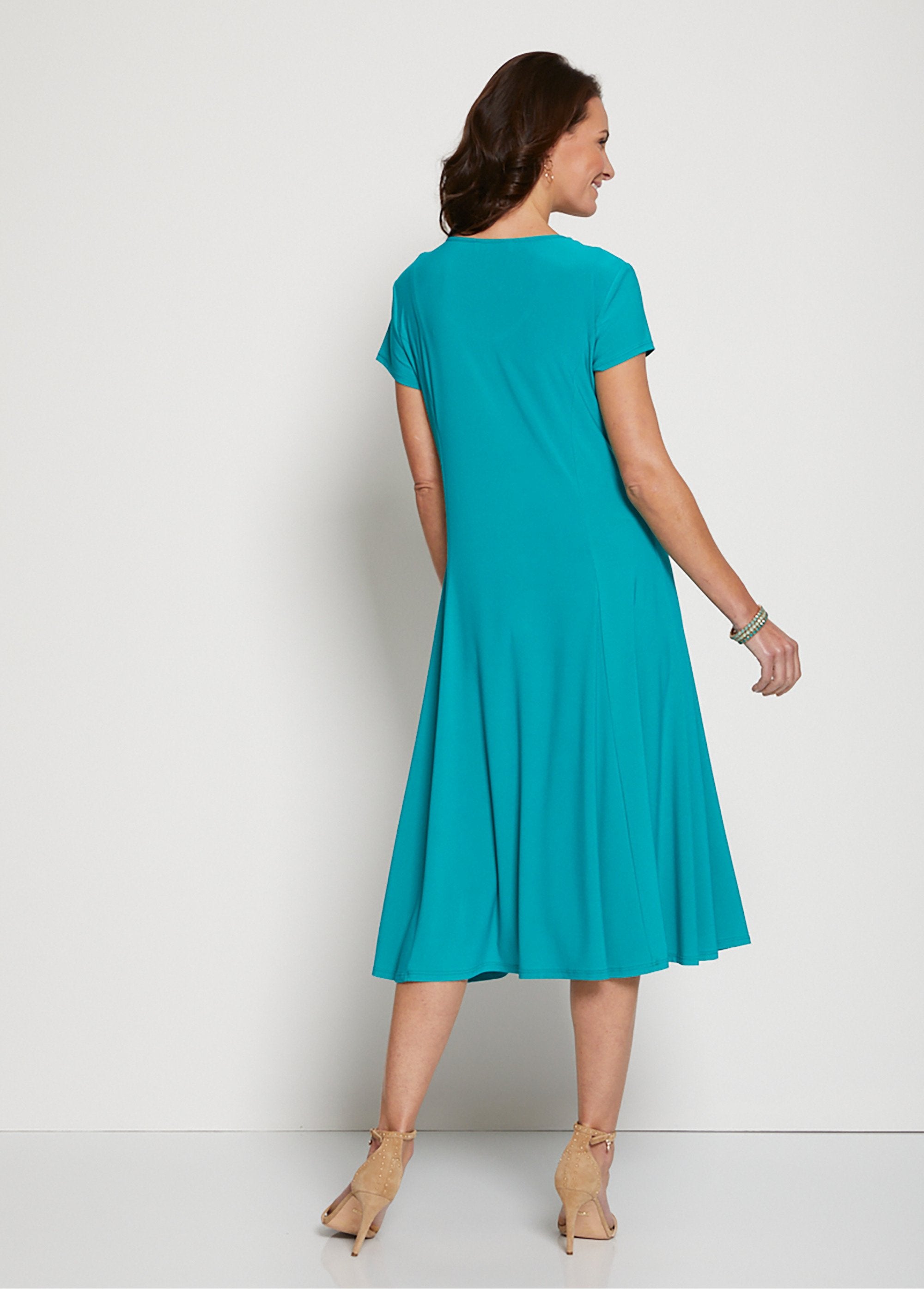 Vestido_corto_evasé_curvado_Verde_liso_DO1_slim