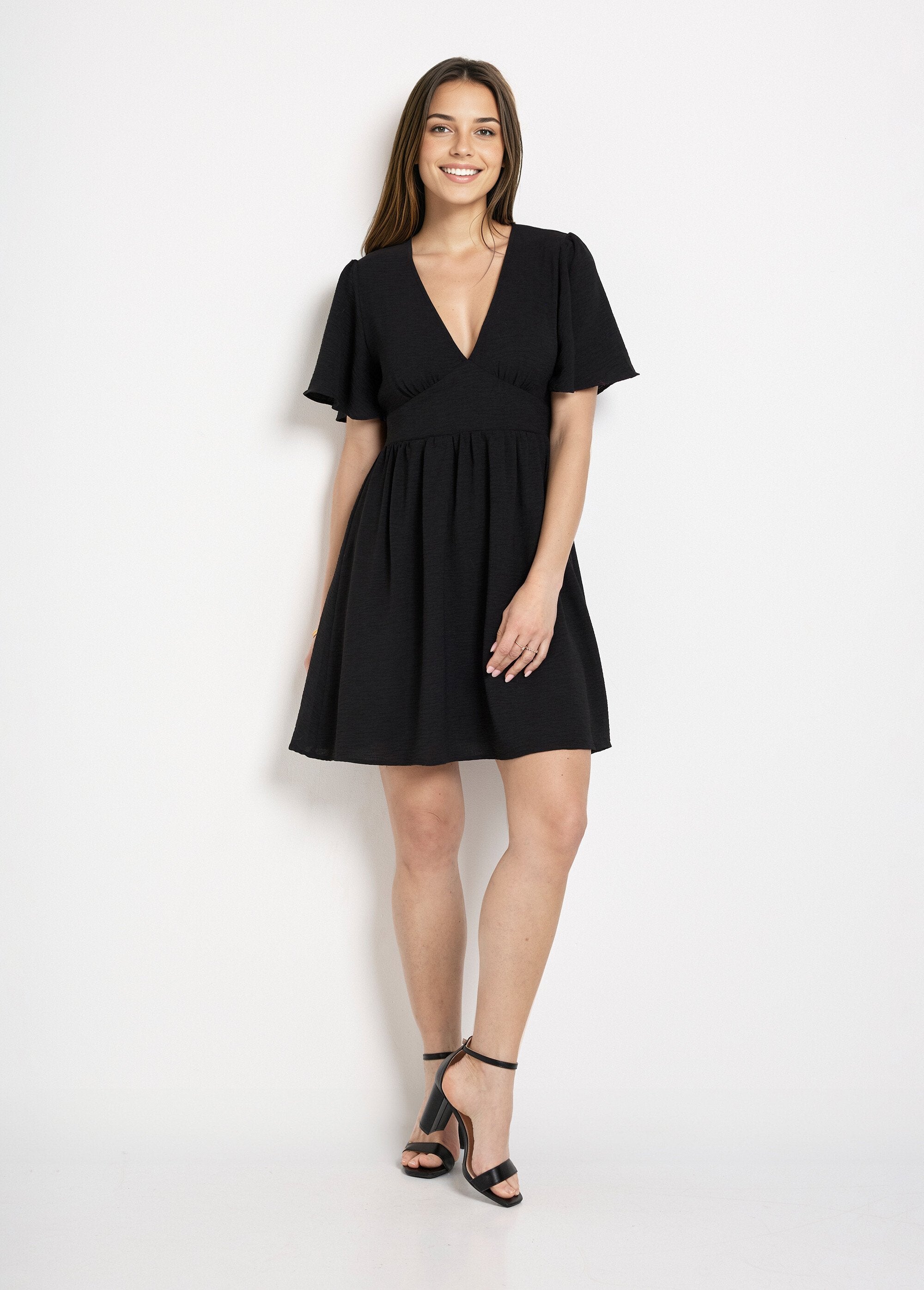 Vestido_corto_con_escote_en_V_y_talle_imperio_Negro_FA1_slim