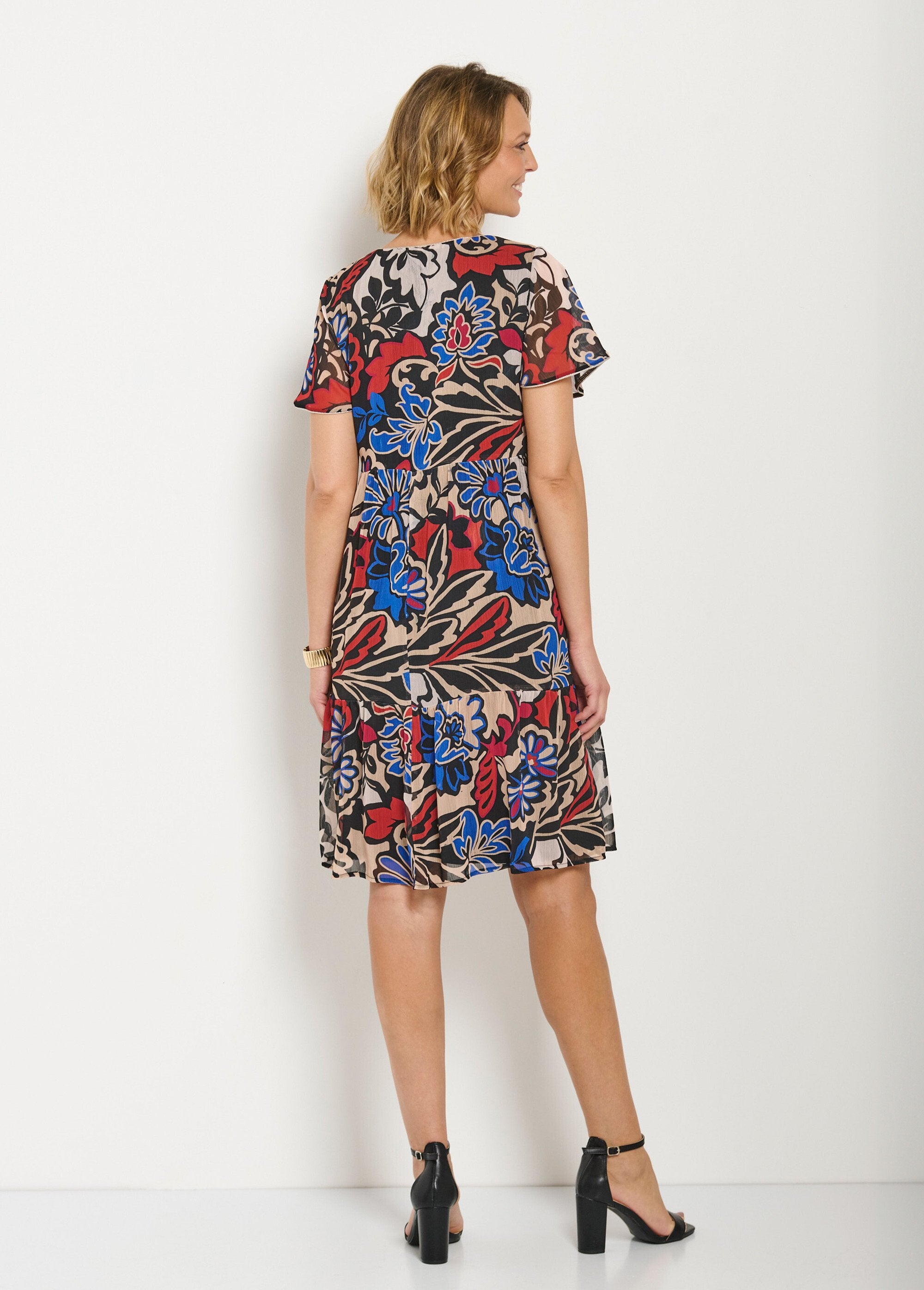 Vestido_corto_evasé_con_volantes_de_voile_estampado_Negro_y_crudo_DO1_slim